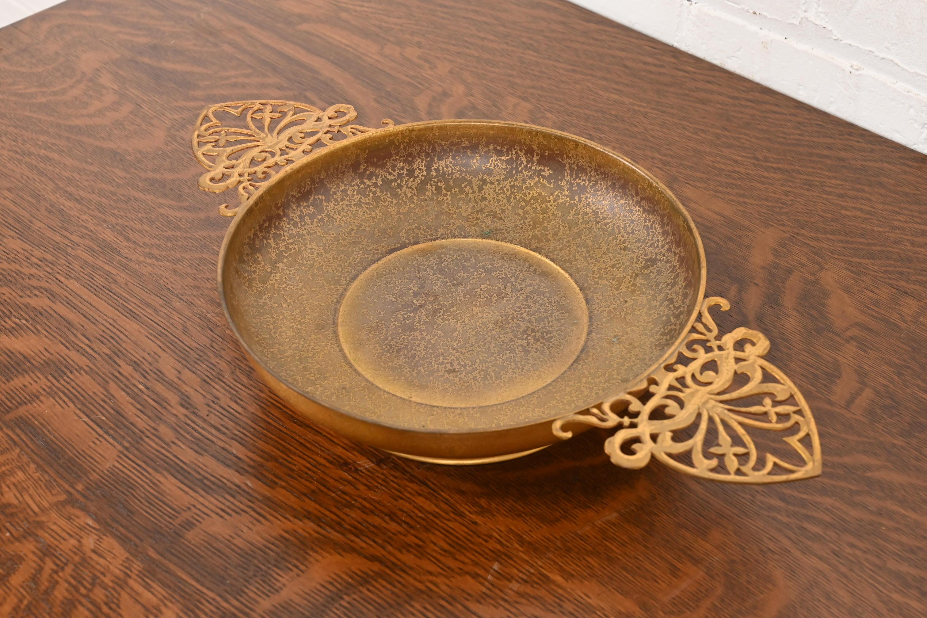 Americano Ciotola centrotavola con manico in bronzo doré di Louis Comfort Tiffany Furnaces in vendita