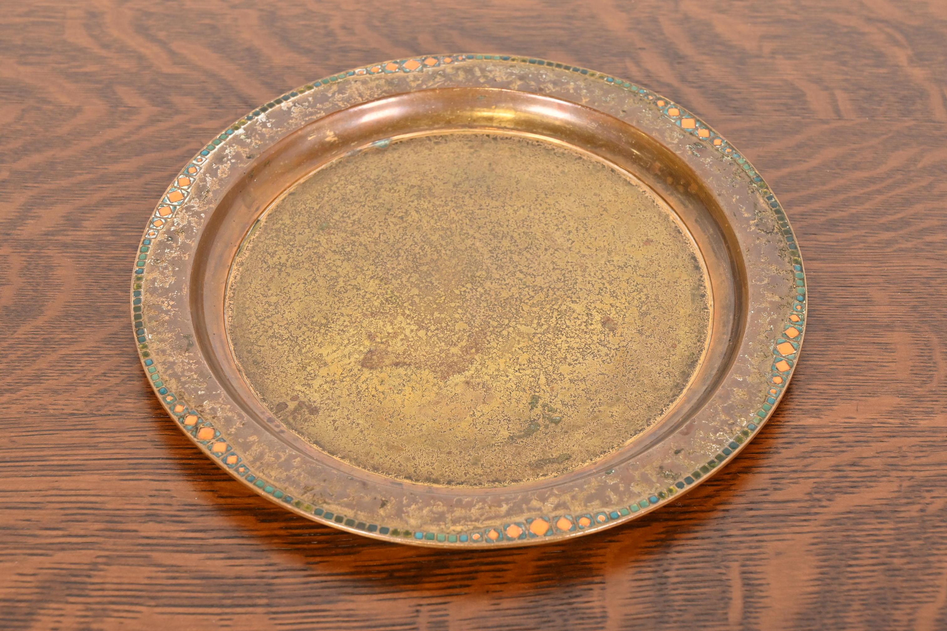 Louis Comfort Tiffany Furnaces New York Bronze Doré und Emaille Teller oder Tablett im Angebot 6