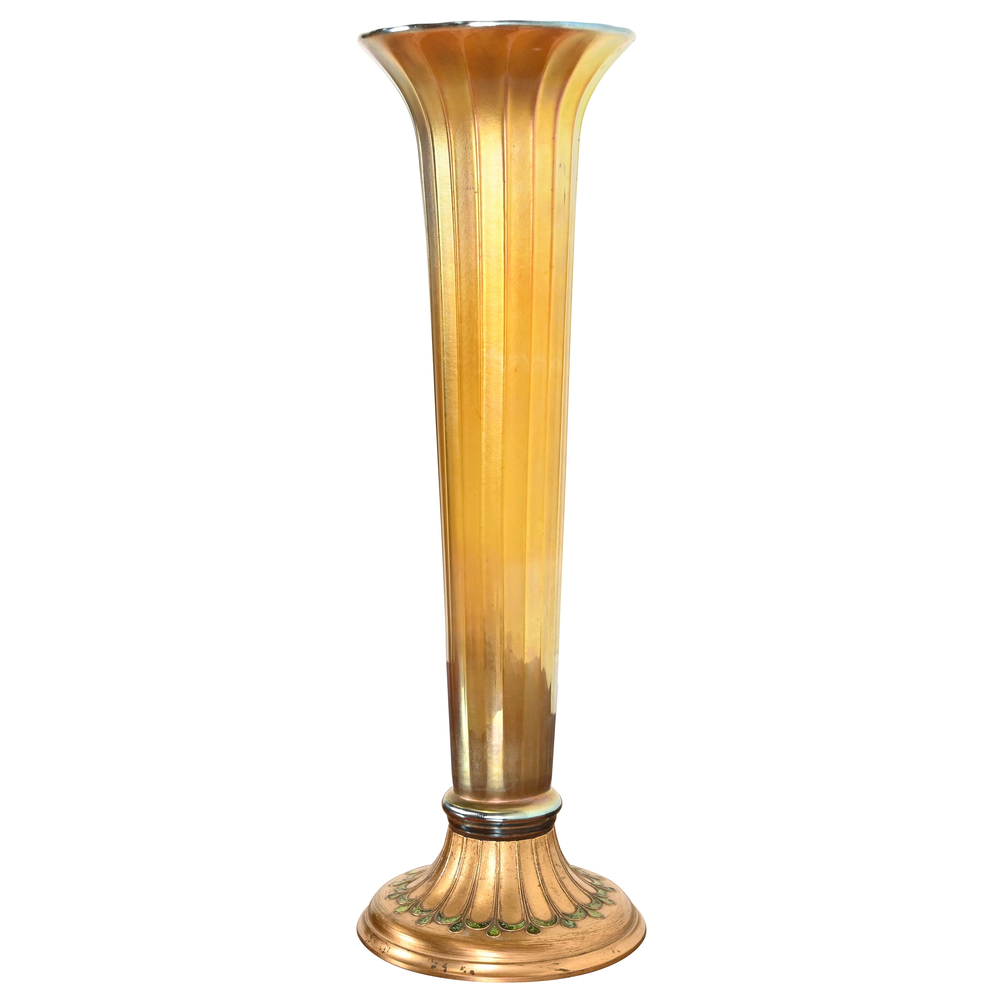 Vaso a tromba di Louis Comfort Tiffany su piedistallo in bronzo dorato smaltato, anni ’20 in vendita