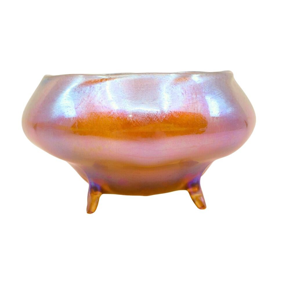 Art Nouveau Louis Comfort Tiffany Gold Favrile Art Glass Bowl with Pulled Feet, circa 1900