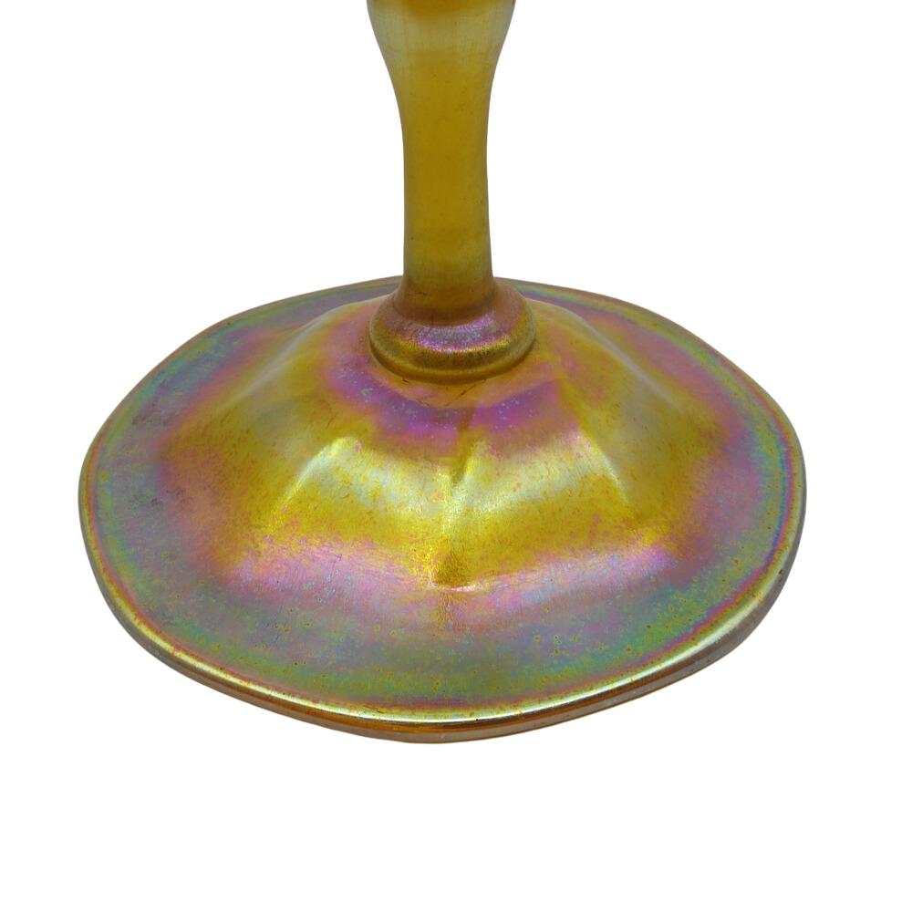 Louis Comfort Tiffany Gold Favrile Art Glass Footed Floriform Vase, LCT - 1907 In Excellent Condition For Sale In Cathedral City, CA