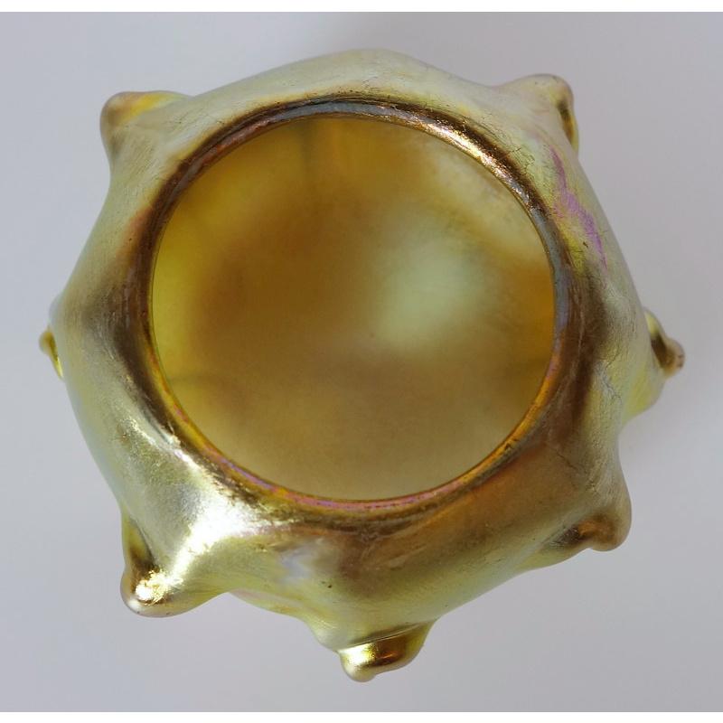 Offering this diminutive Louis Comfort Tiffany gold Favrile iridescent art glass salt dish. This dish features a pulled 