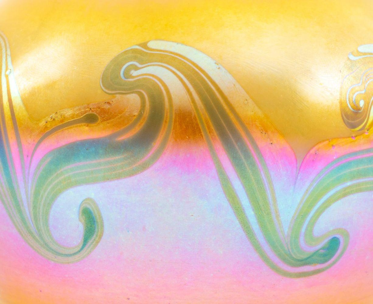 Jarrón de vidrio soplado reactivo Louis Comfort Tiffany en venta 4