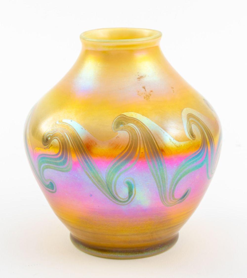Jarrón de vidrio soplado reactivo Louis Comfort Tiffany Movimiento estético en venta