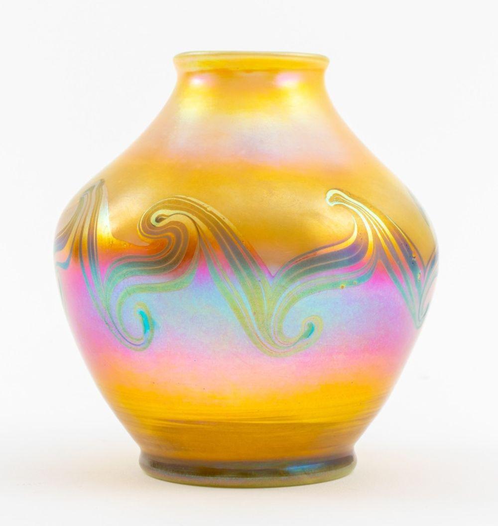 Jarrón de vidrio soplado reactivo Louis Comfort Tiffany en Bueno estado para la venta en Astoria, NY