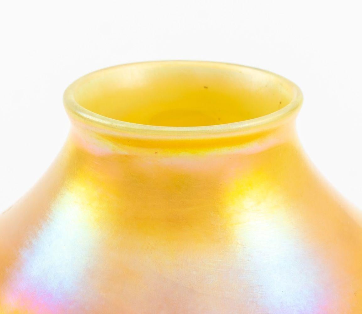 Jarrón de vidrio soplado reactivo Louis Comfort Tiffany siglo XX en venta