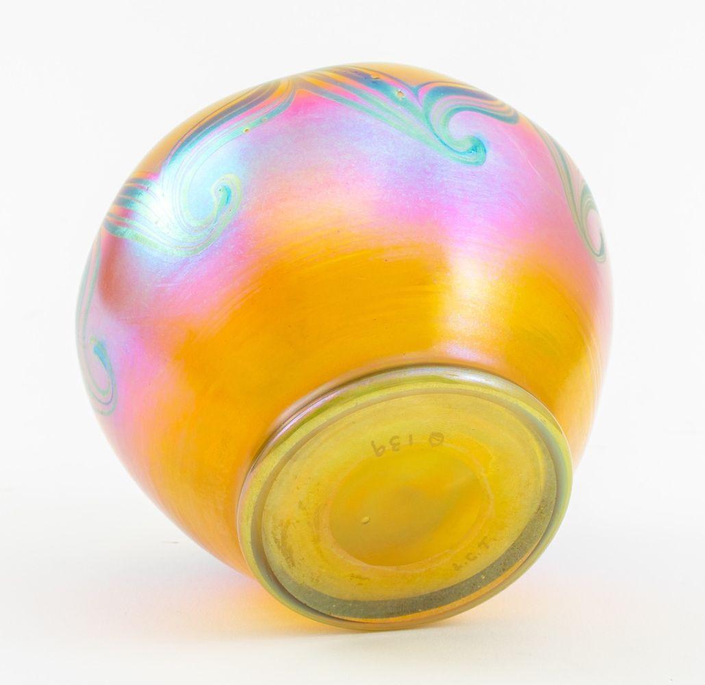 Jarrón de vidrio soplado reactivo Louis Comfort Tiffany Vidrio soplado en venta