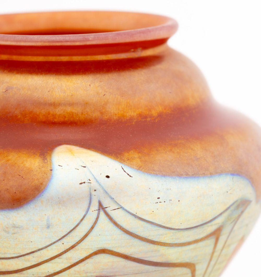 Americano Louis Comfort Tiffany Red Favrile Glass Vase in vendita
