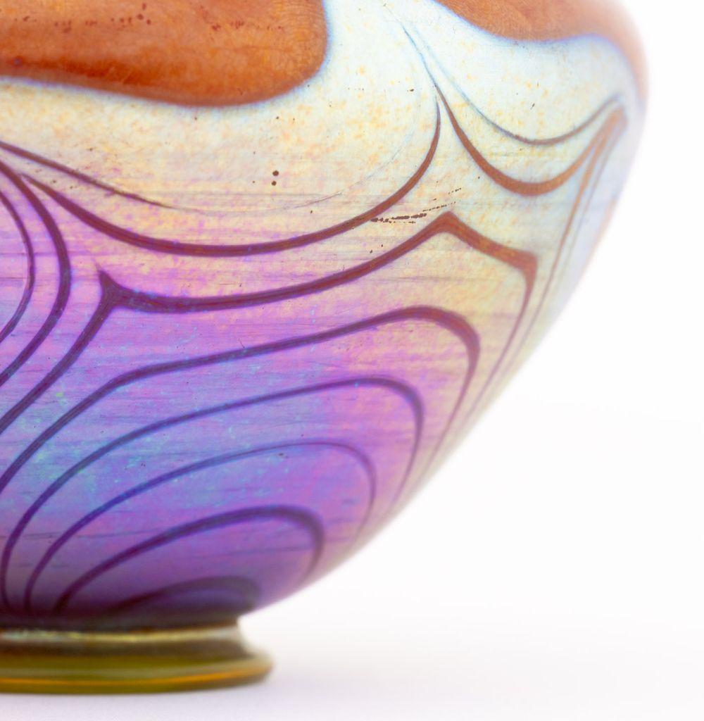 Inizio XX secolo Louis Comfort Tiffany Red Favrile Glass Vase in vendita
