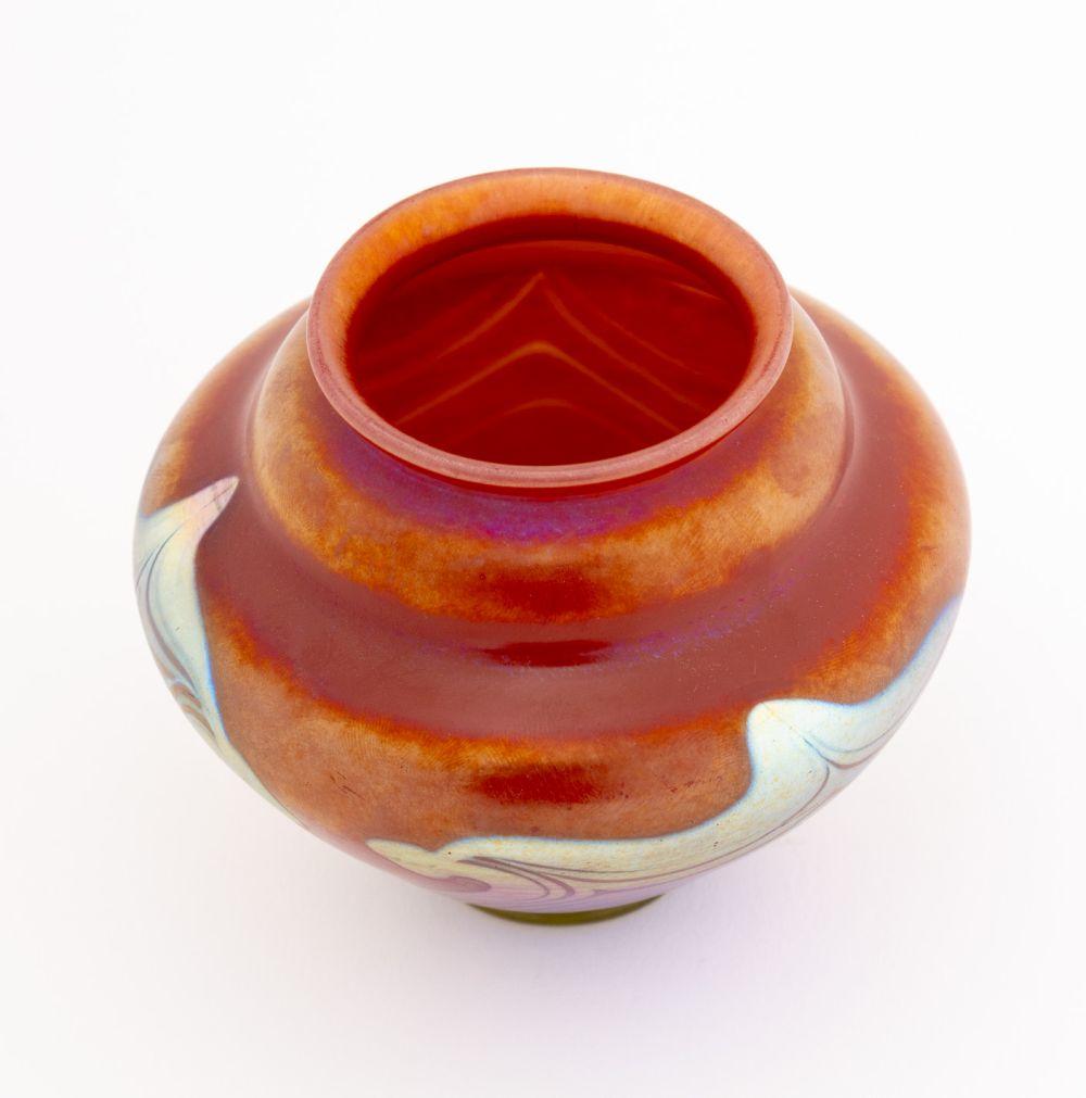 Vetro artistico Louis Comfort Tiffany Red Favrile Glass Vase in vendita