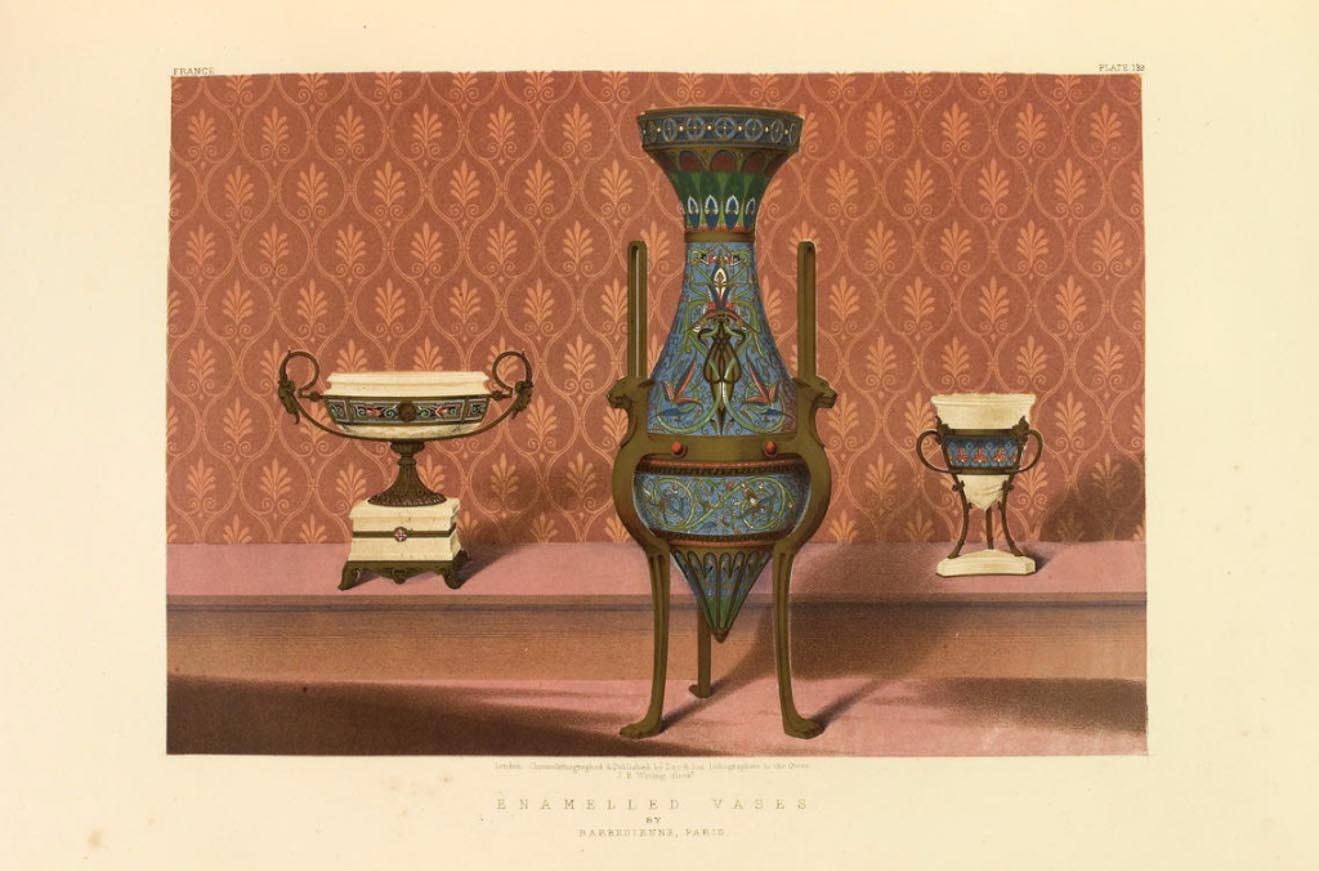 Cette exceptionnelle paire de vases est le fruit de la Collaboration entre Louis Constant Sevin, dessinateur et designer, et Ferdinand Barbedienne, bronzier et fondateur de la célèbre fonderie du même nom au XIXe siècle. Ces vases sont identiques à