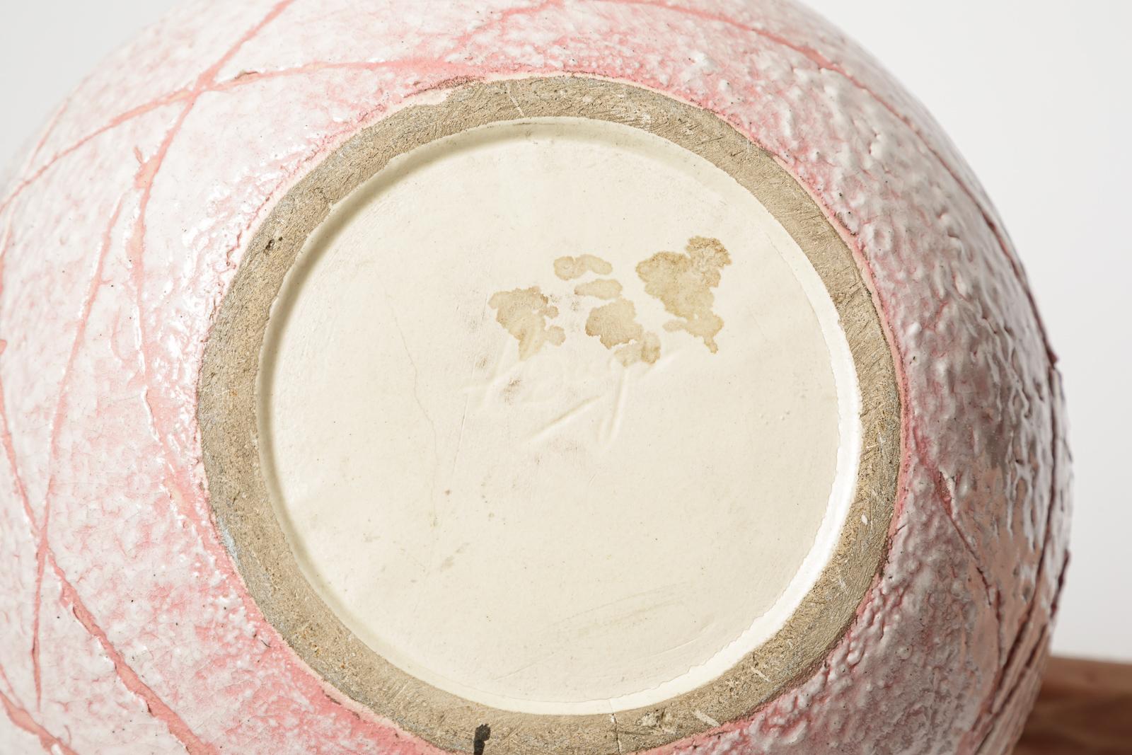 XX secolo Louis Dage grande vaso in ceramica art déco bianco e rosa circa 1940 25 cm in vendita
