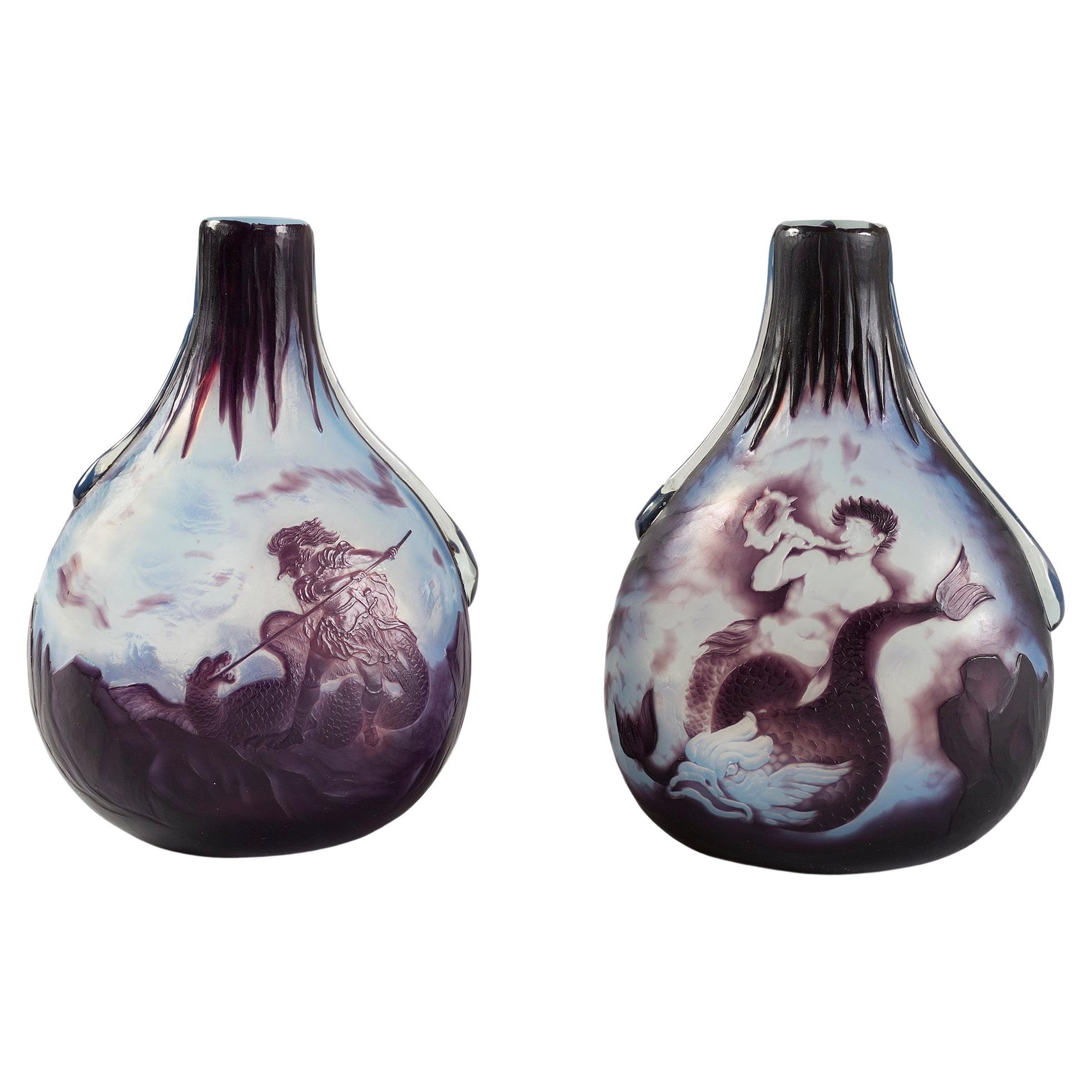 Saint Louis Damon coppia di "Vaso di Tritone" e "Vaso di Saint George che uccide il drago". in vendita