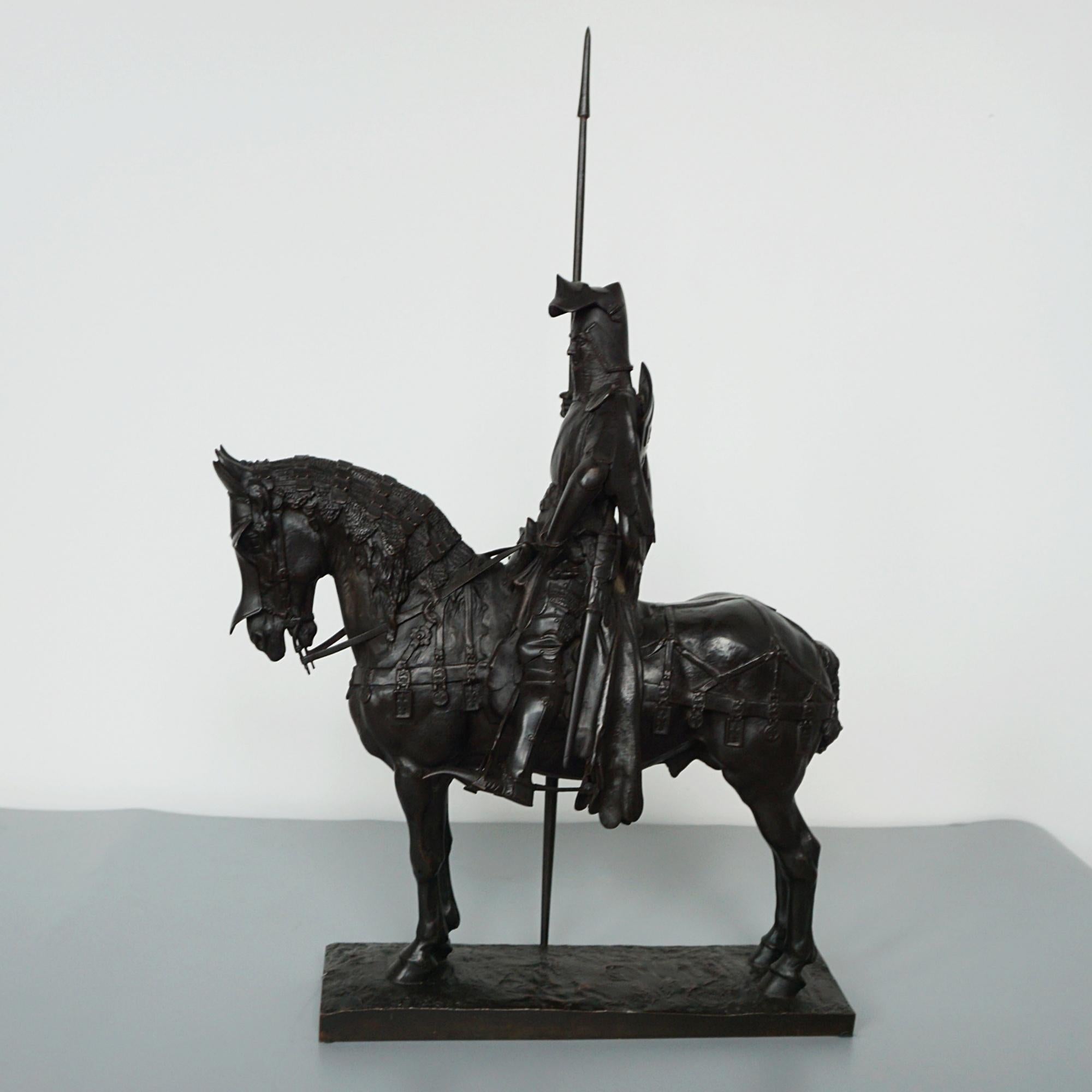 Una scultura in bronzo della fine del XIX secolo di Emmanuel Fremiet che raffigura il Principe Reale Luigi 1° Duca di Orléans. Un calco successivo della scultura originale eretta nel cortile del Castello di Pierrefonds nel 1869. Eccellente patina