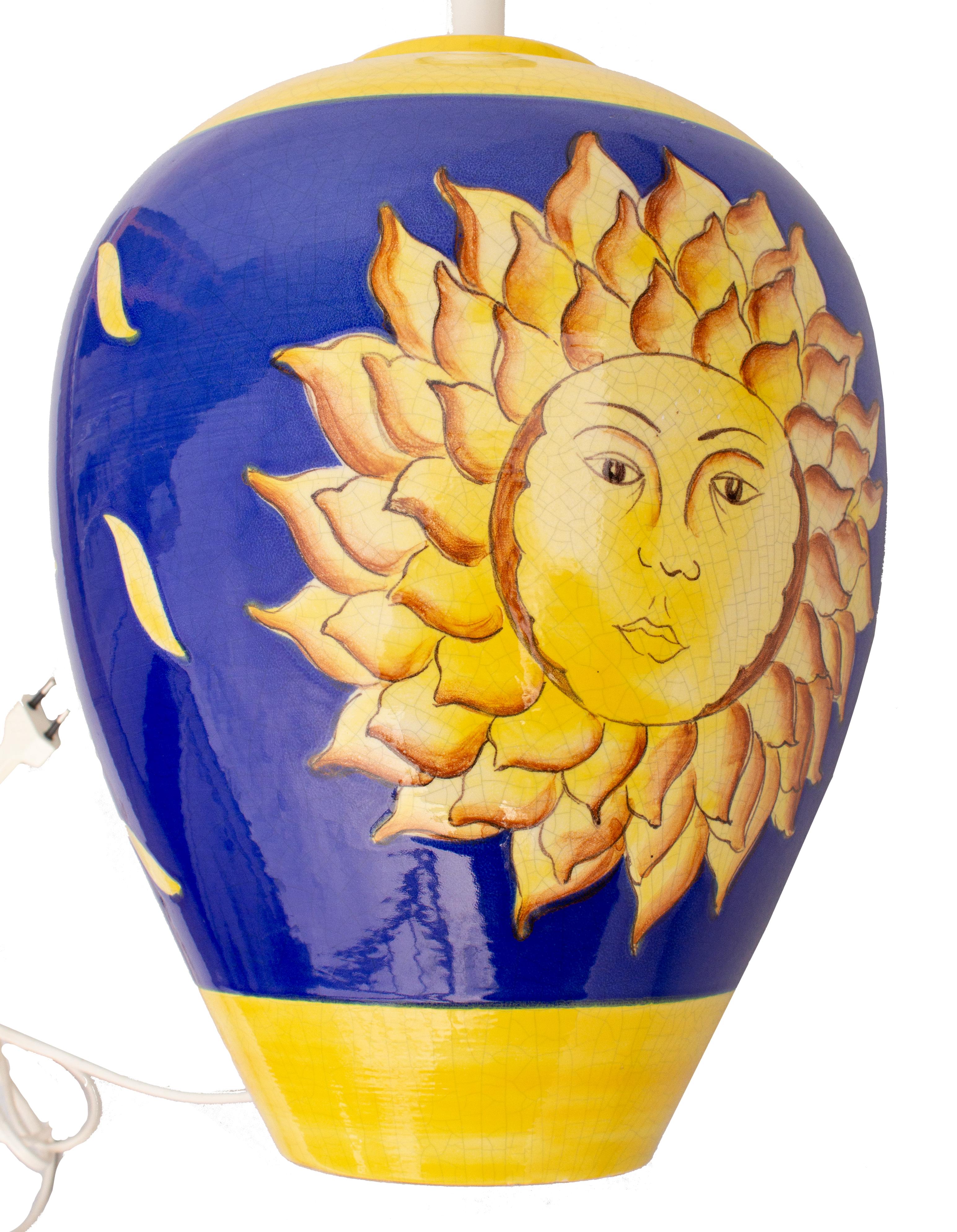 Postmoderno Lampada da tavolo in ceramica Louis Drimmer con sole giallo su corpo blu, Francia in vendita