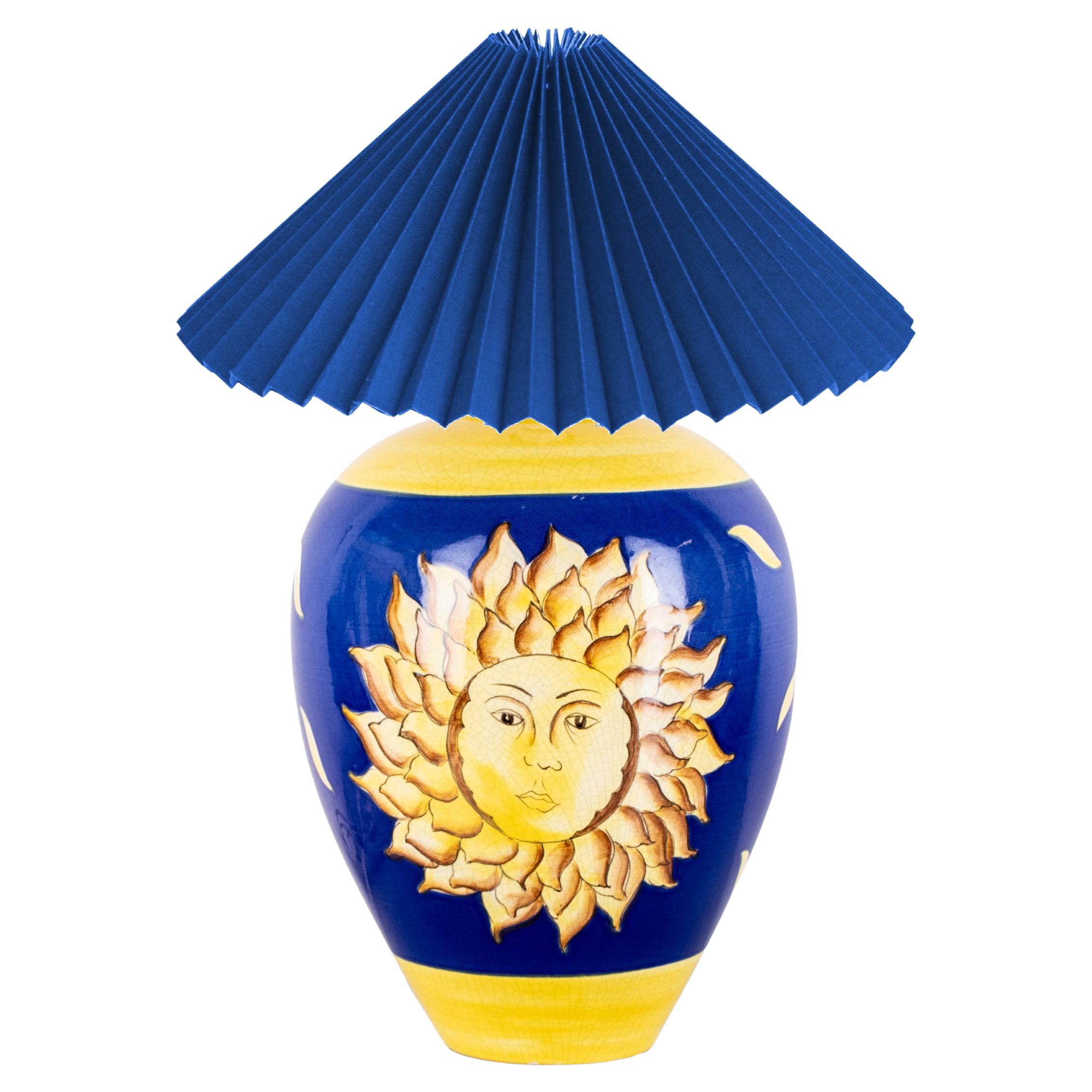Lampada da tavolo in ceramica Louis Drimmer con sole giallo su corpo blu, Francia in vendita