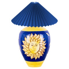 Lampada da tavolo in ceramica Louis Drimmer con sole giallo su corpo blu, Francia