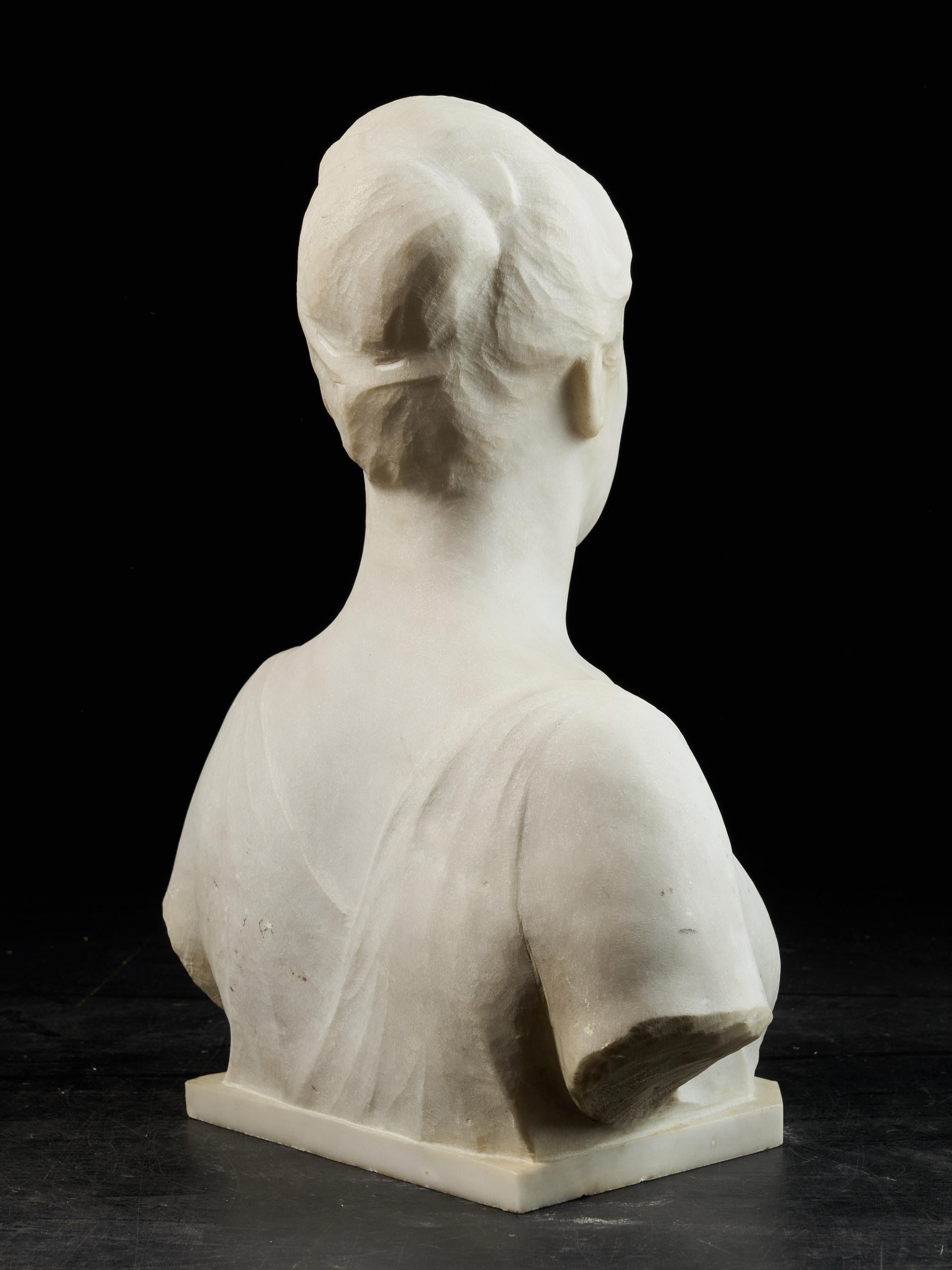 Louis Dubar, Marmor Buste of Female Head, Signed In Good Condition For Sale In Leuven , BE