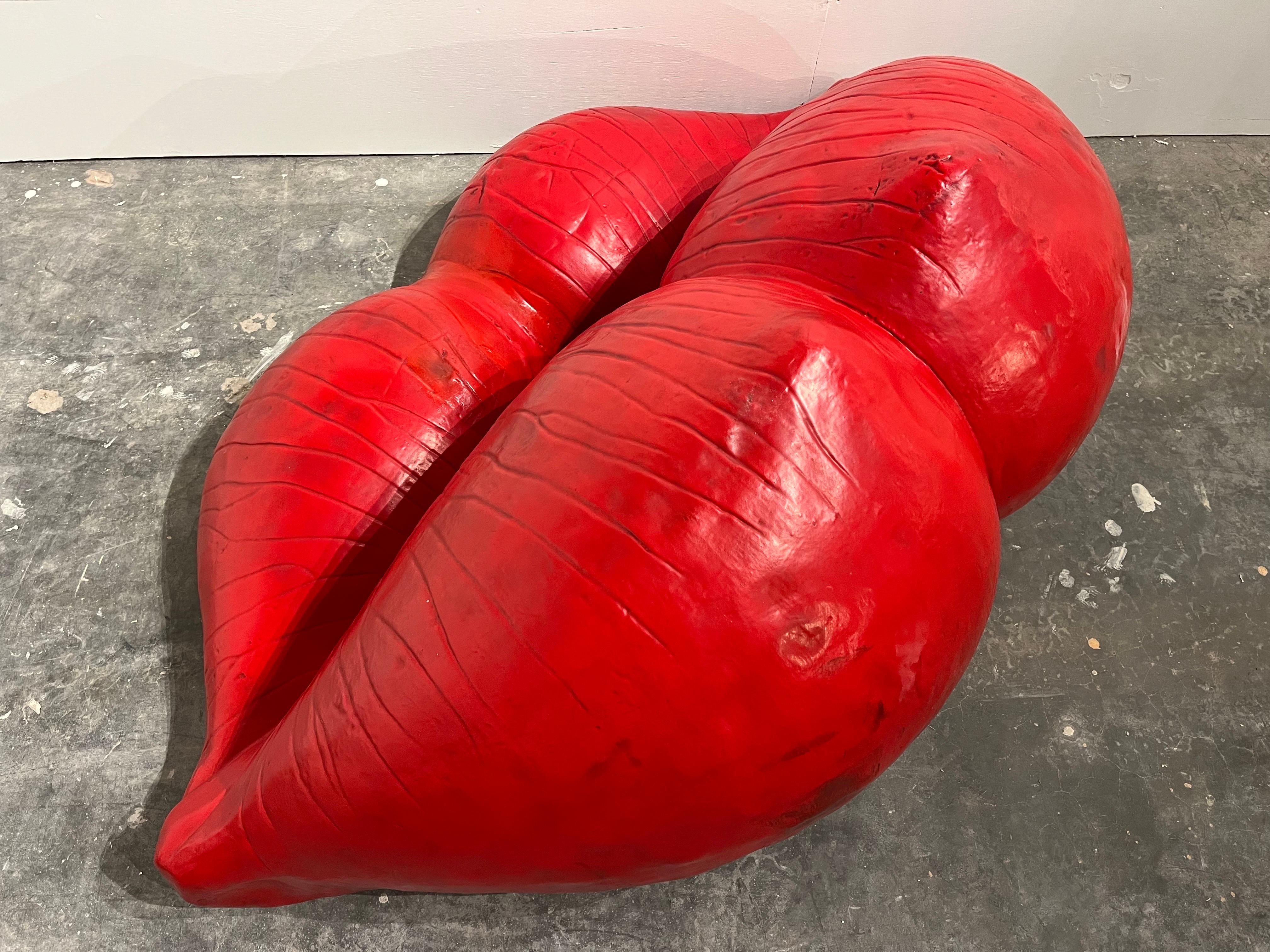 Louis Durot Artiste Français d'après guerre Lips rouge L'echauffeuse Canapé Canapé Sculpture en vente 7