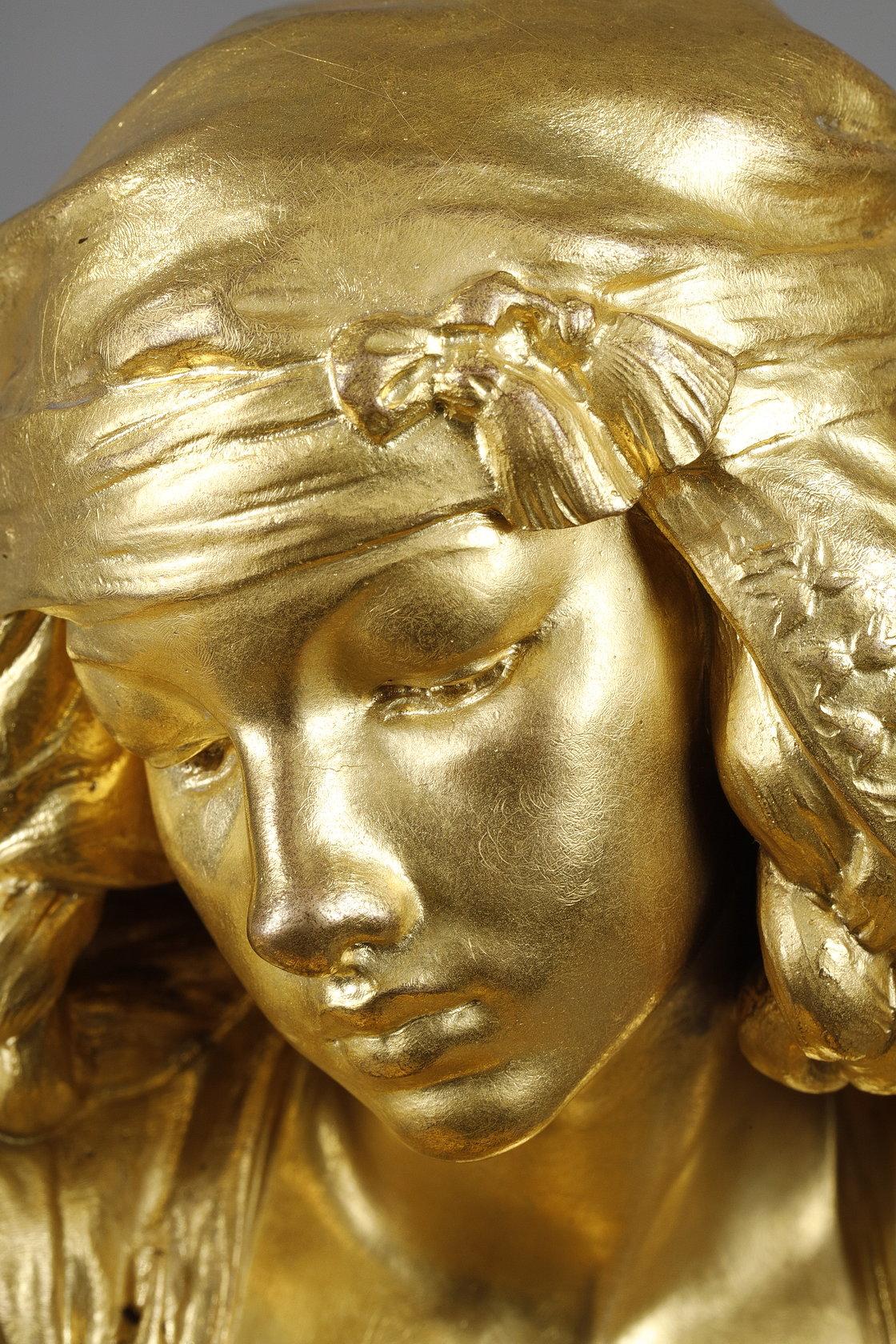Junges Mädchen aus Bou-Saada, Bronzeskulptur einer Frau (Gold), Figurative Sculpture, von Louis Ernest Barrias