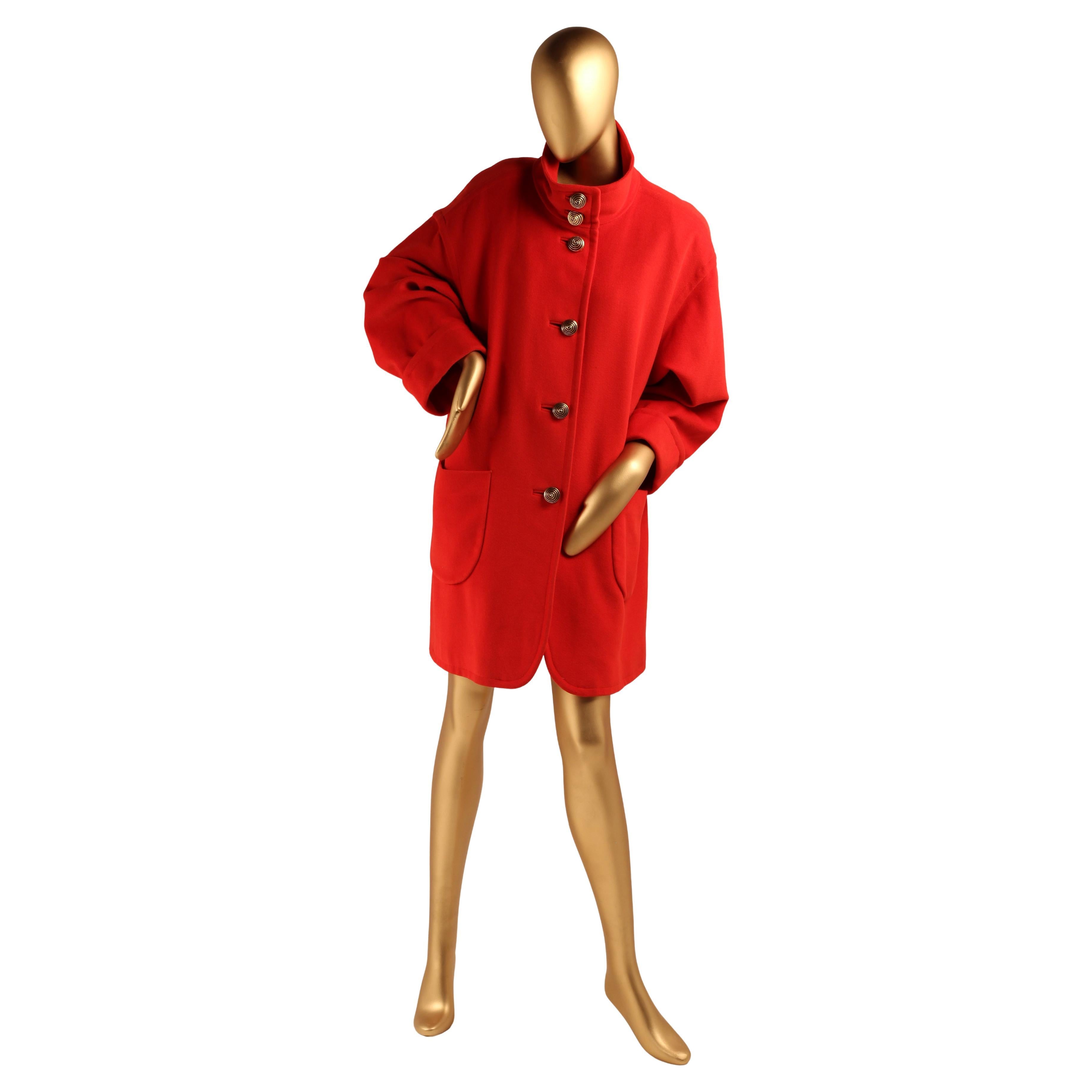 Louis Féraud, cappotto oversize in lana rossa degli anni '80 con bottoni dorati a spirale in vendita 6