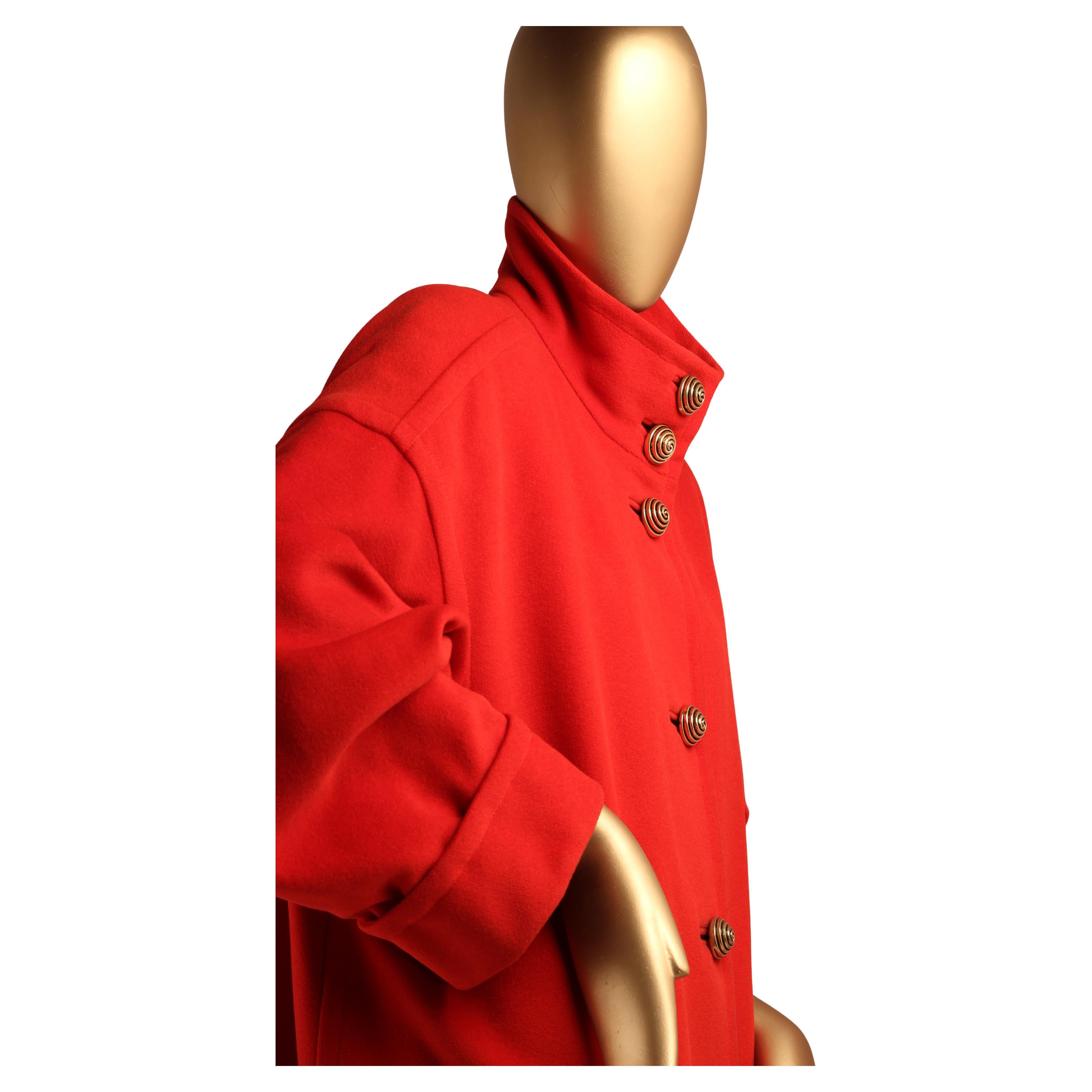 Louis Féraud, cappotto oversize in lana rossa degli anni '80 con bottoni dorati a spirale in vendita 1