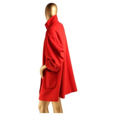 Louis Féraud 1980 Manteau oversize en laine rouge avec boutons dorés en spirale