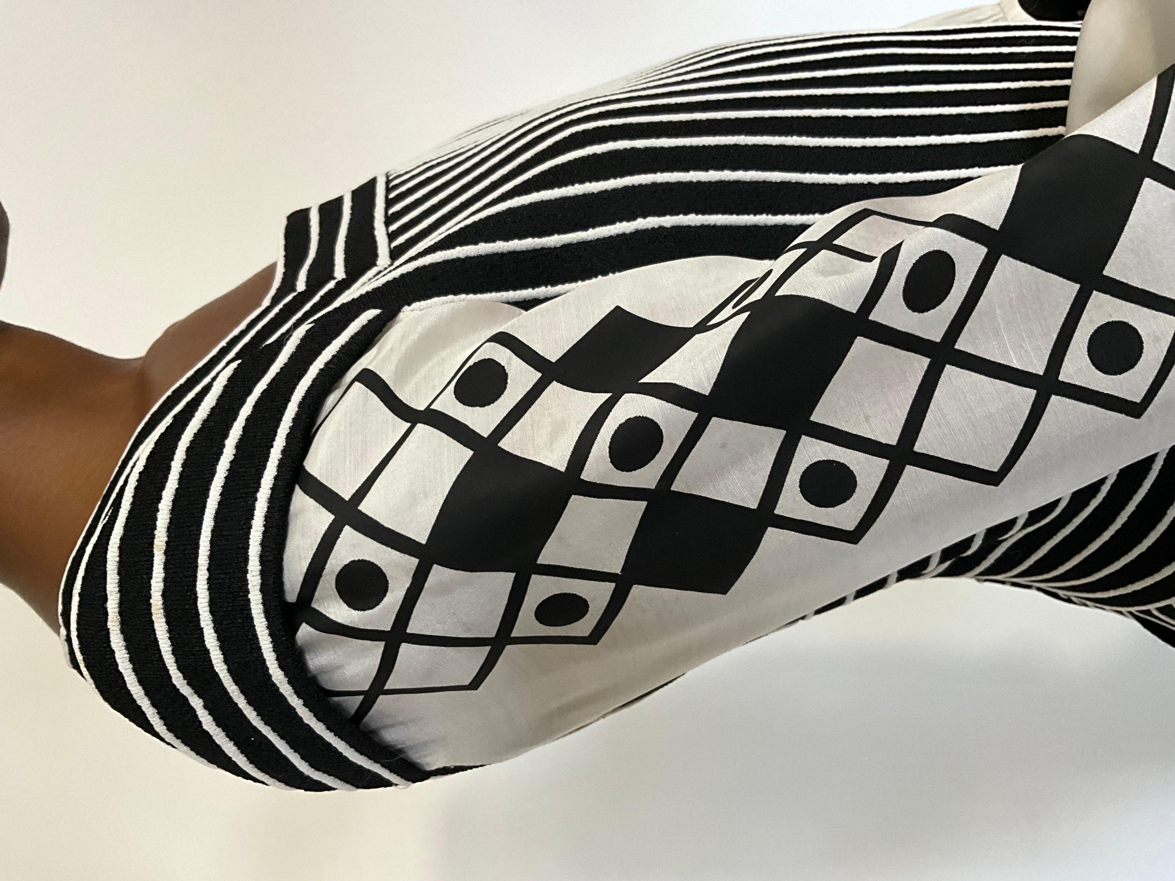 Louis Feraud  Robe longue de tailleur à illusion visuelle en noir et blanc. Circa 1970 en vente 7