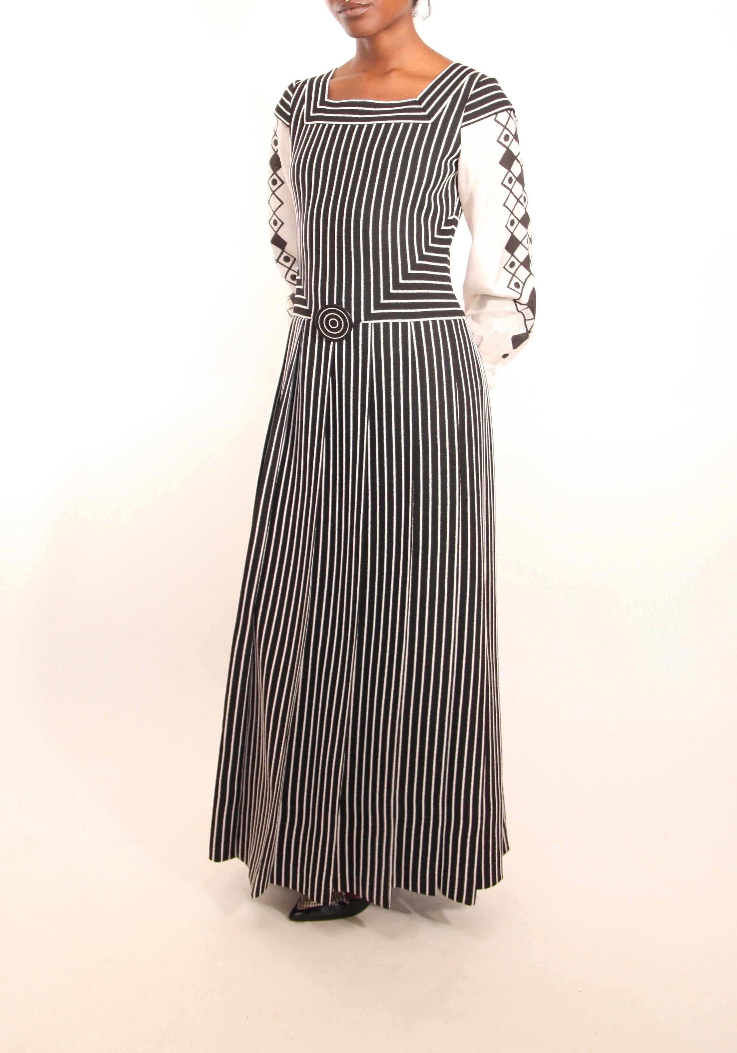 Louis Feraud  black and white visual illusion tailored maxi dress. Circa 1970 In Excellent Condition For Sale In London, GB