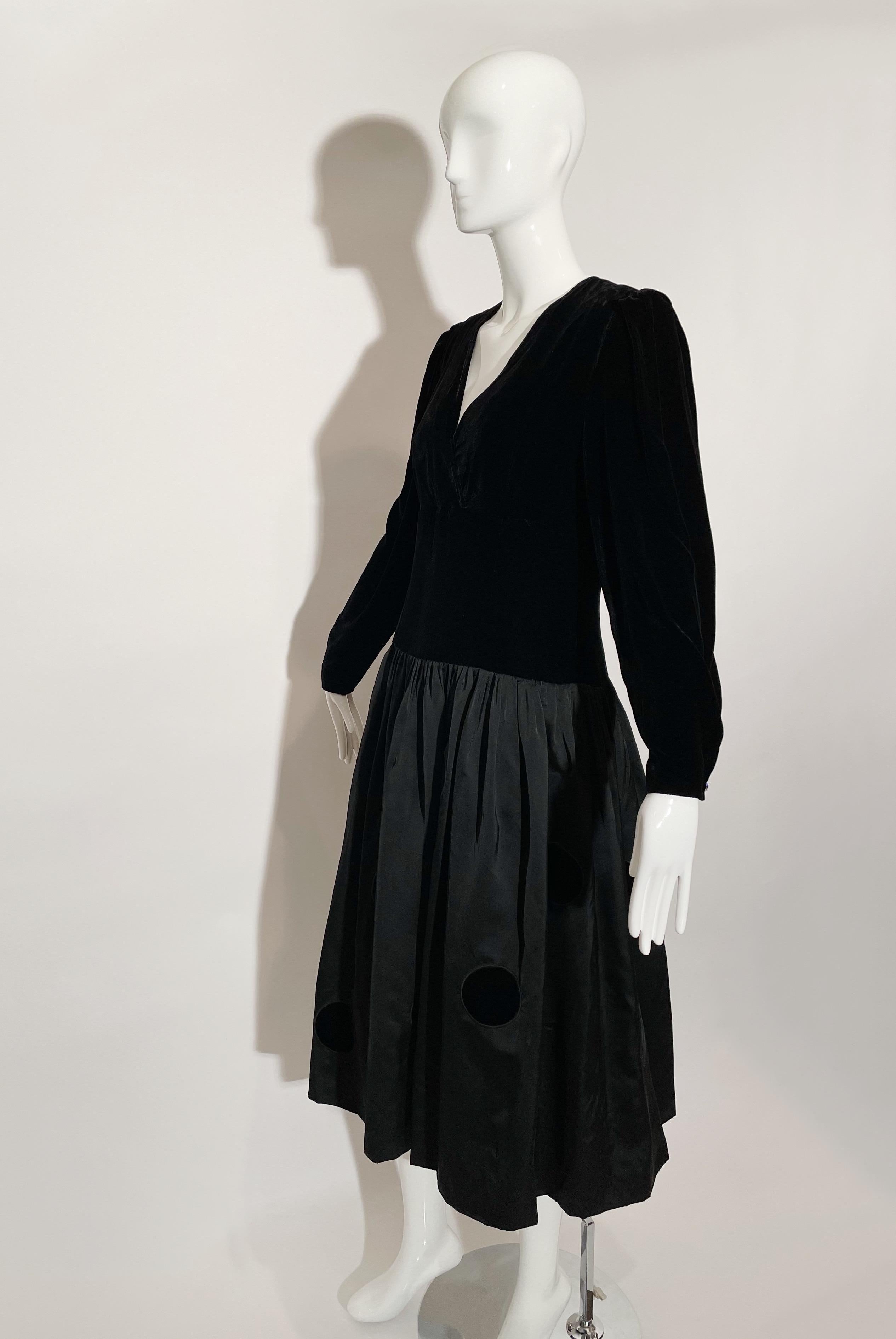 Louis Feraud Black Polka Dot Dress  In Good Condition For Sale In Waterford, MI