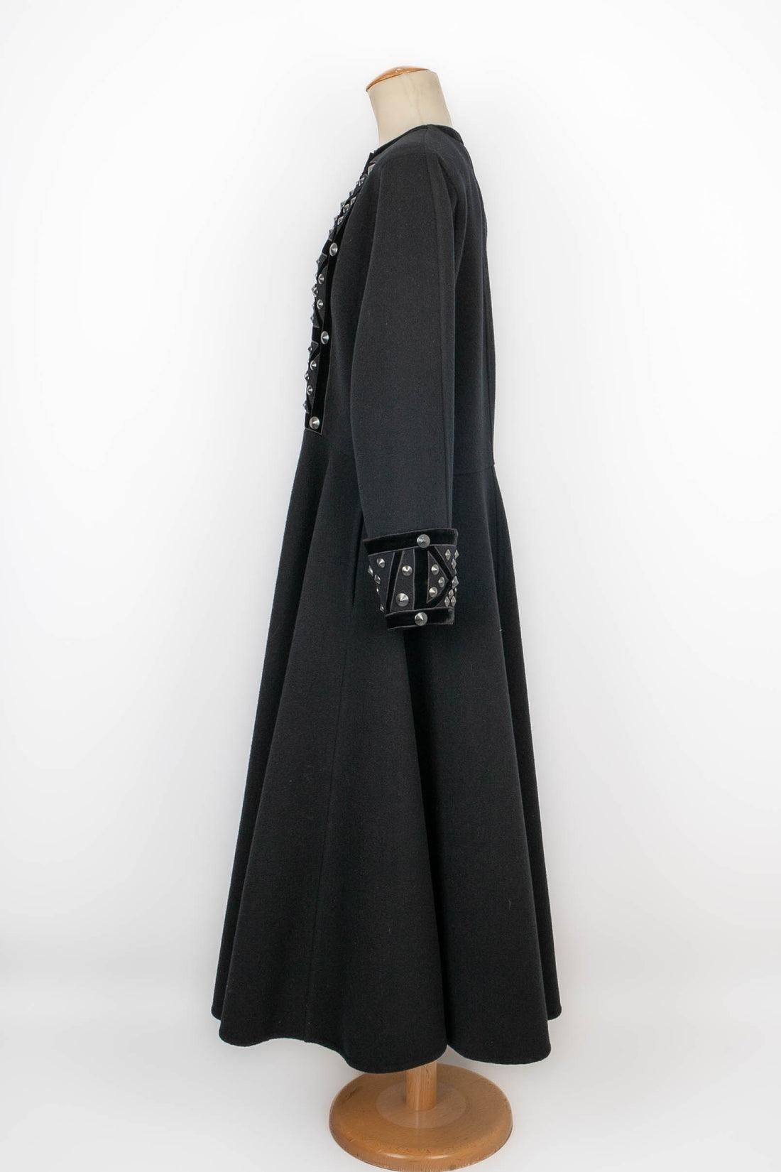 Schwarzer Haute Couture-Stoffmantel aus Wolle von Louis Feraud, 1978/1982 Damen im Angebot