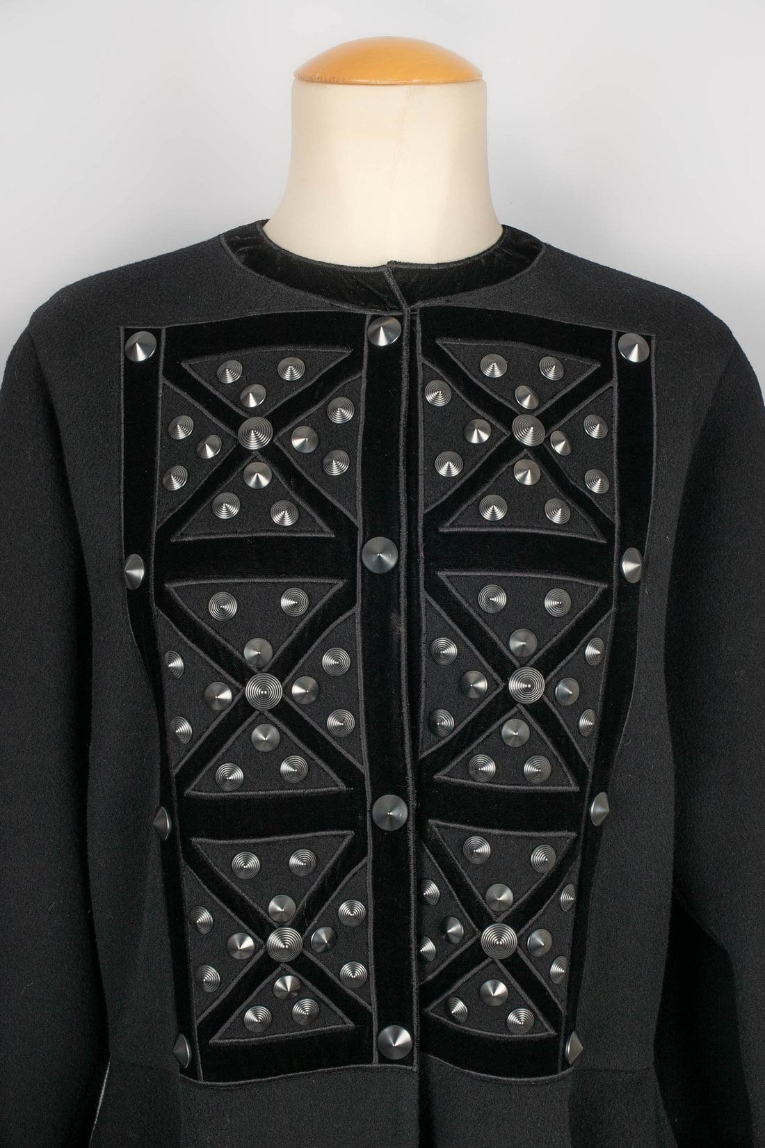 Schwarzer Haute Couture-Stoffmantel aus Wolle von Louis Feraud, 1978/1982 im Angebot 1