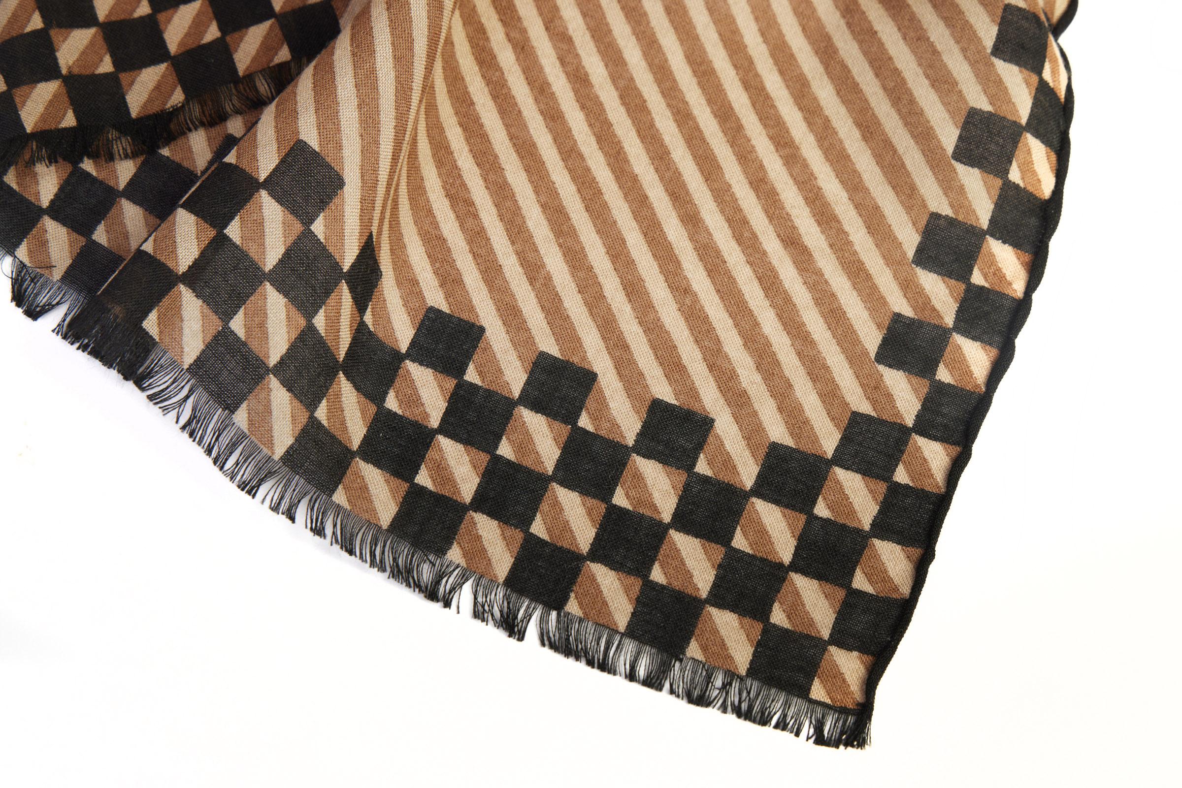 Louis Feraud Brown Black Wool Scarf In Excellent Condition For Sale In West Hollywood, CA