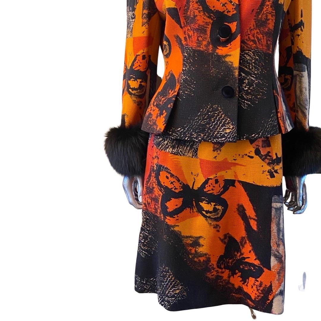 Louis Féraud Germany Metallic Abstract Print 2 PC Suit w’ Fur Cuffs Size 10 In Good Condition For Sale In Palm Springs, CA