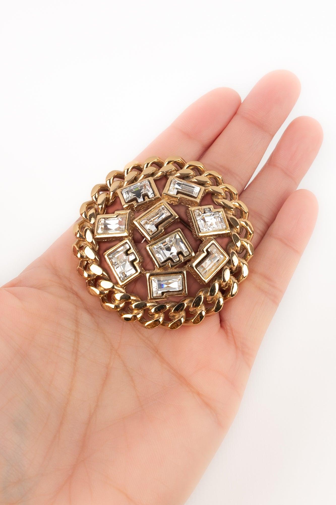 Louis Feraud Golden Metal Brooch In Excellent Condition For Sale In SAINT-OUEN-SUR-SEINE, FR
