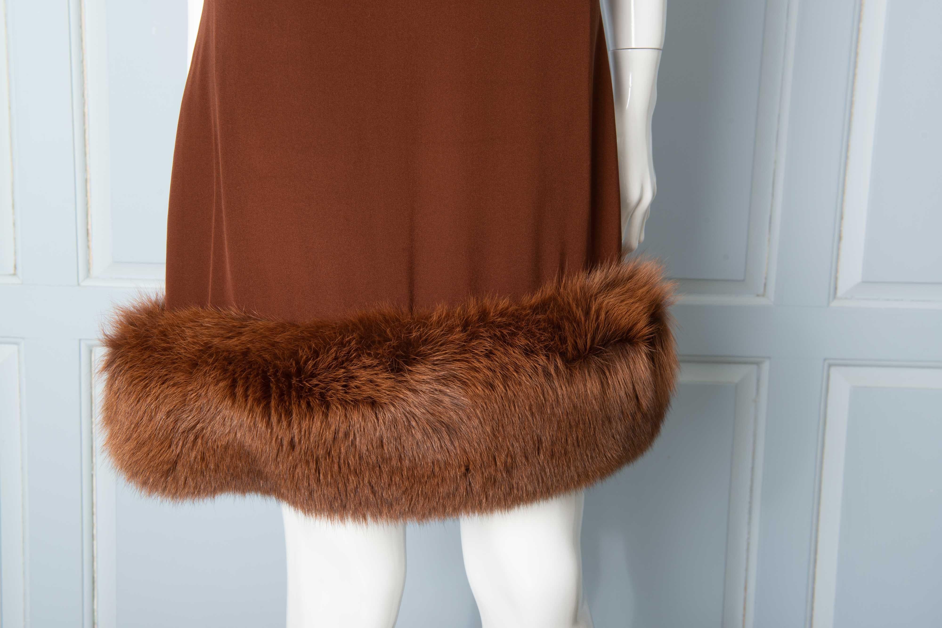 Louis Feraud Haute Couture Kleid und Mantel aus brauner Seide:: Kaschmir:: Fuchspelz 10
