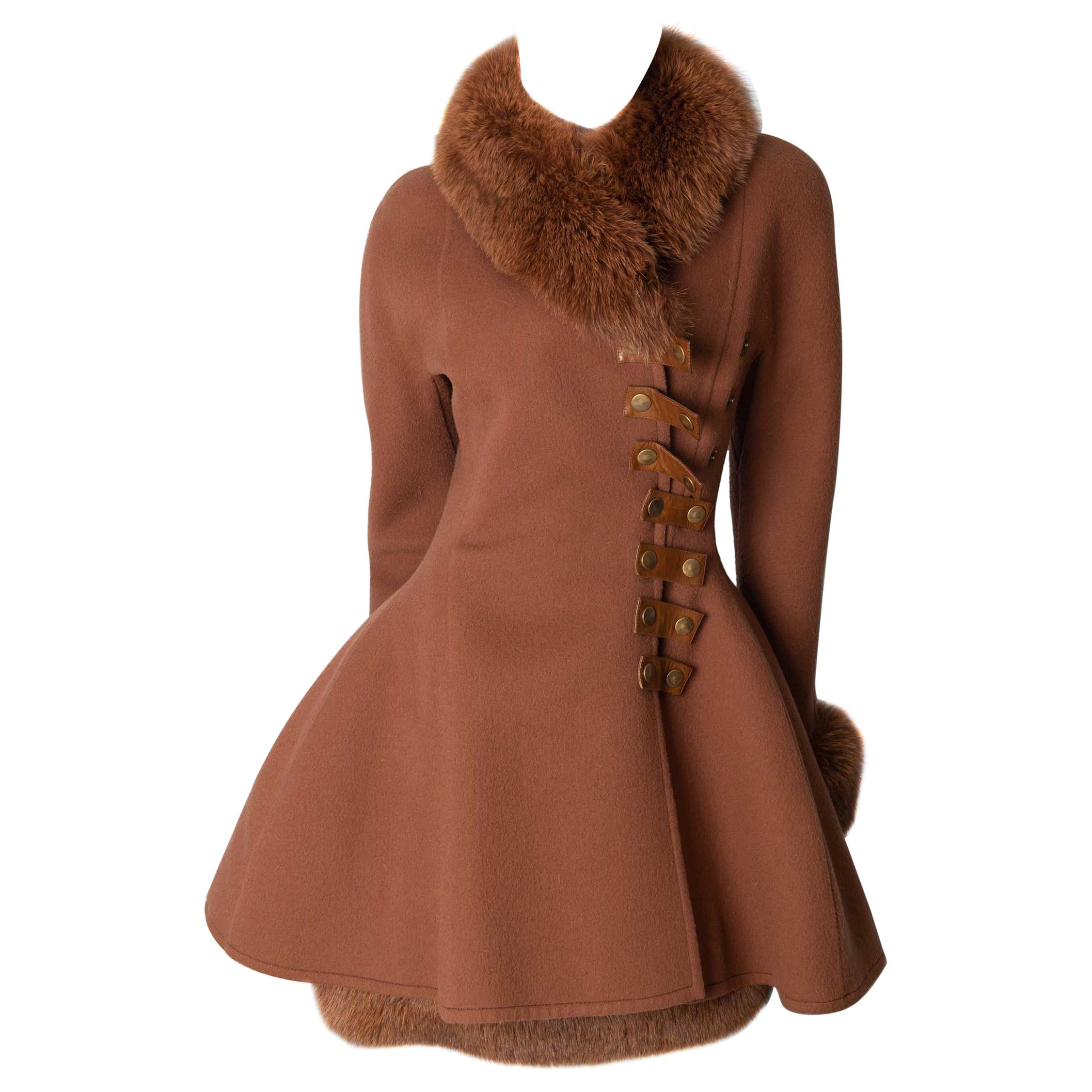 Louis Feraud Haute Couture Kleid und Mantel aus brauner Seide:: Kaschmir:: Fuchspelz