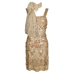 Louis Féraud Haute Couture Robe en satin brodée de boutons en nacre