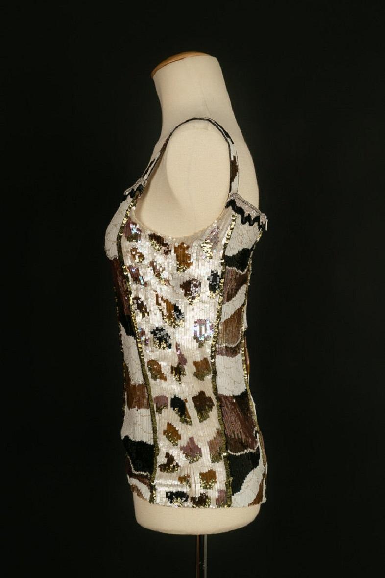 Louis Féraud -(Made in France) Haute Couture top embroidered with sequins. Spring-Summer 1987 collection. No size label, it fits a 36FR.

Additional information:
Dimensions: Chest: 37 cm 
Length: 60 cm
Condition: Very good condition
Seller Ref