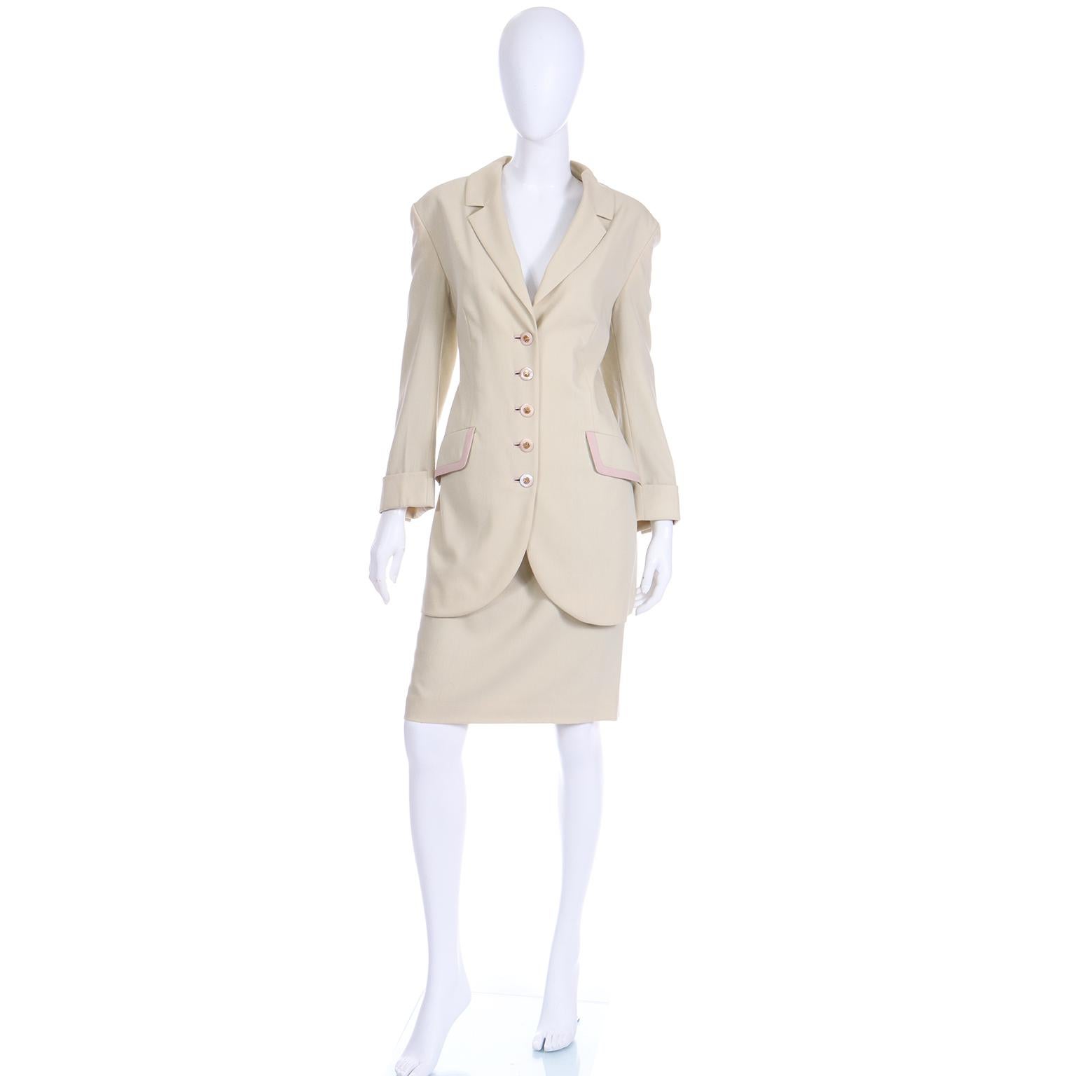 This is such a contemporary looking vintage Louis Feraud pale neutral beige skirt and long jacket suit with light rose pink trim. The shade of beige has hints of green and yellow undertones, making it perfect to wear in the spring/summer.

The