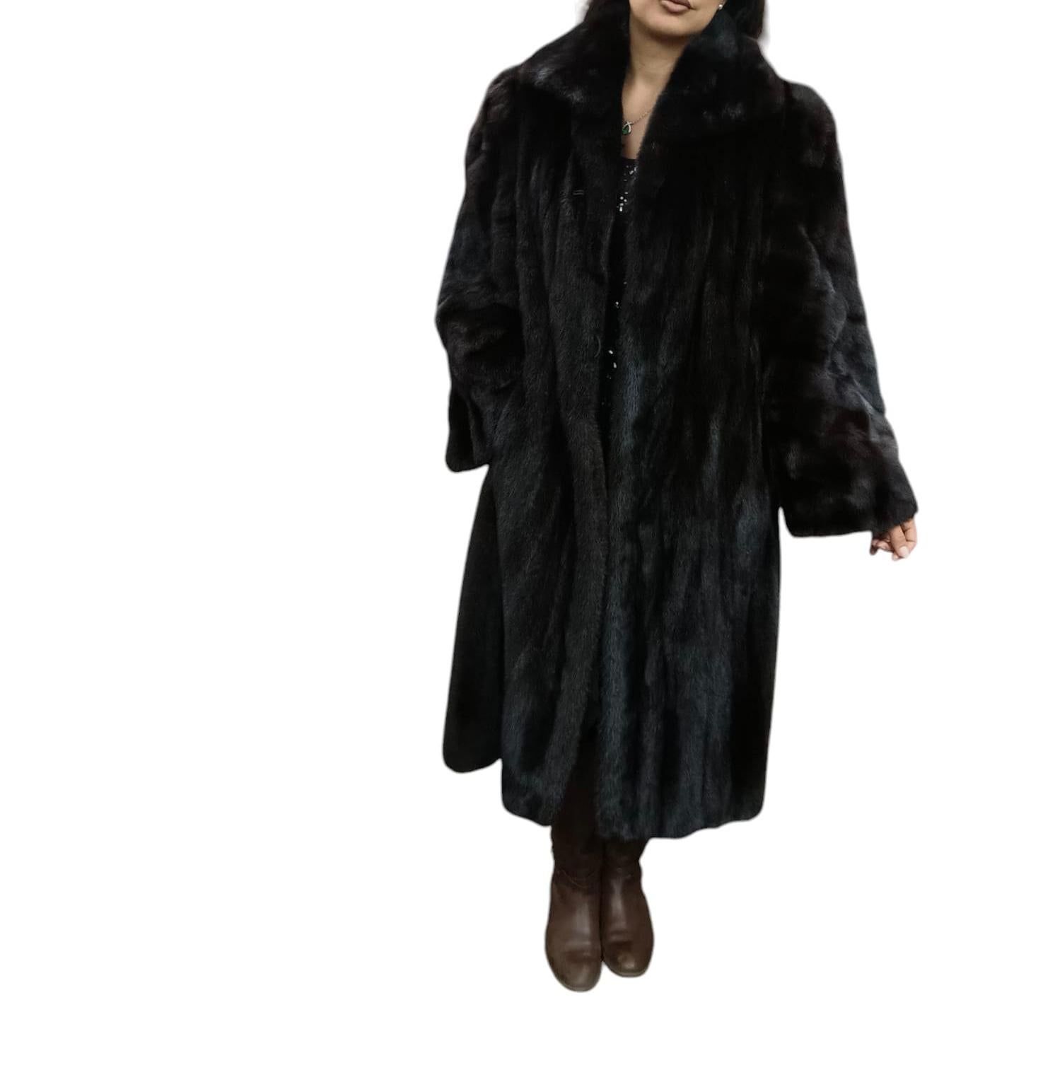 PRODUCT DESCRIPTION:

Louis Feraud Mink Fur Coat size 12-14

Condition: excellent pro own

Closure: hook and eye

Color: dark mohogany 

Material: mink

Garment type: Coat

Sleeves: bell folded double fur cuffs

Pockets: two pockets

Collar: Short