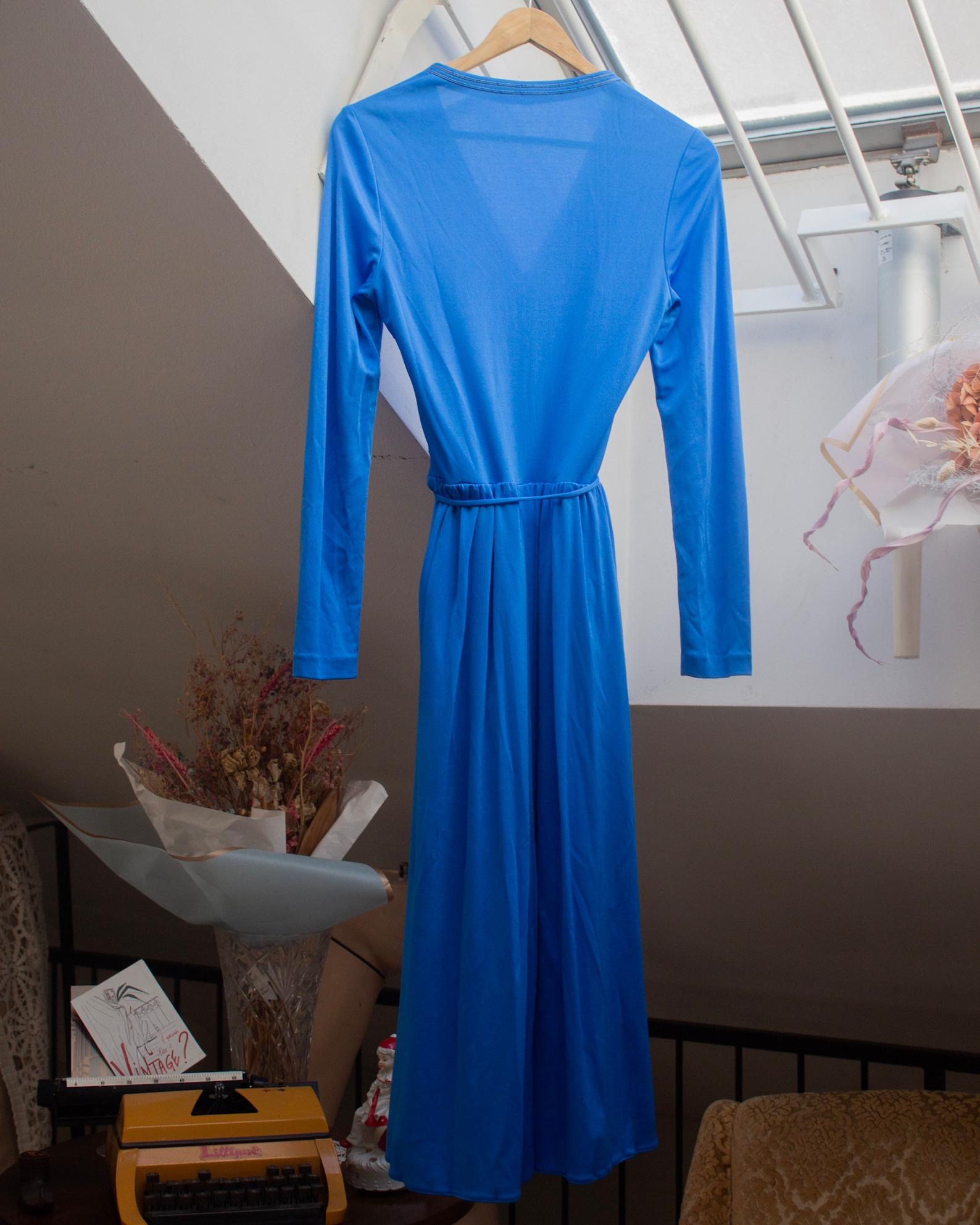 Bleu Louis Féraud Paris 1970's Klein blue jersey deep V neck midi flare dress  en vente