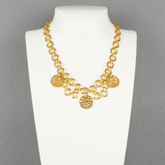 Collar gargantilla de metal dorado Louis Feraud Paris con colgantes con el logotipo de la marca