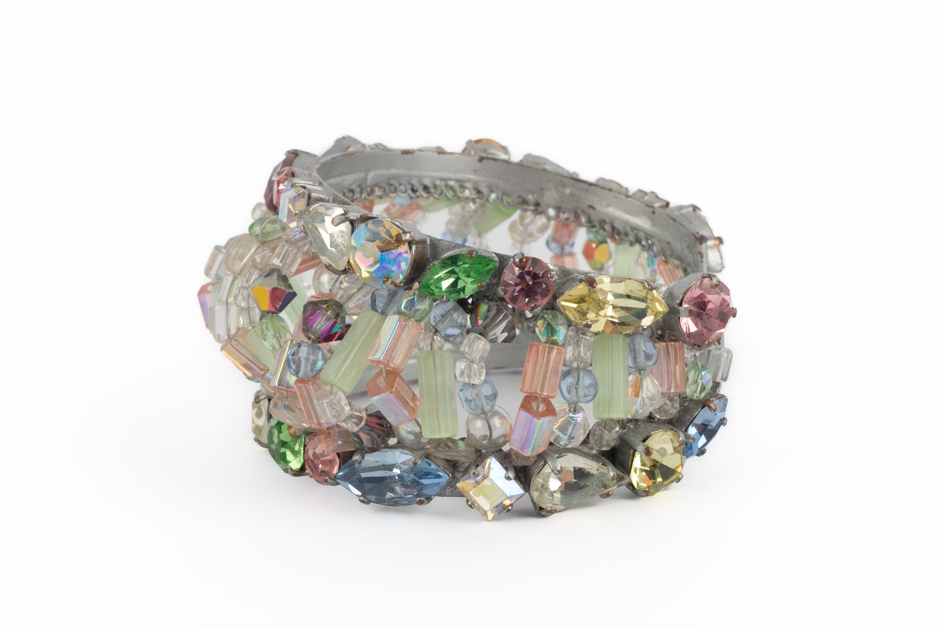 De las mujeres Pulsera de perlas Louis Féraud Desfile de moda en venta