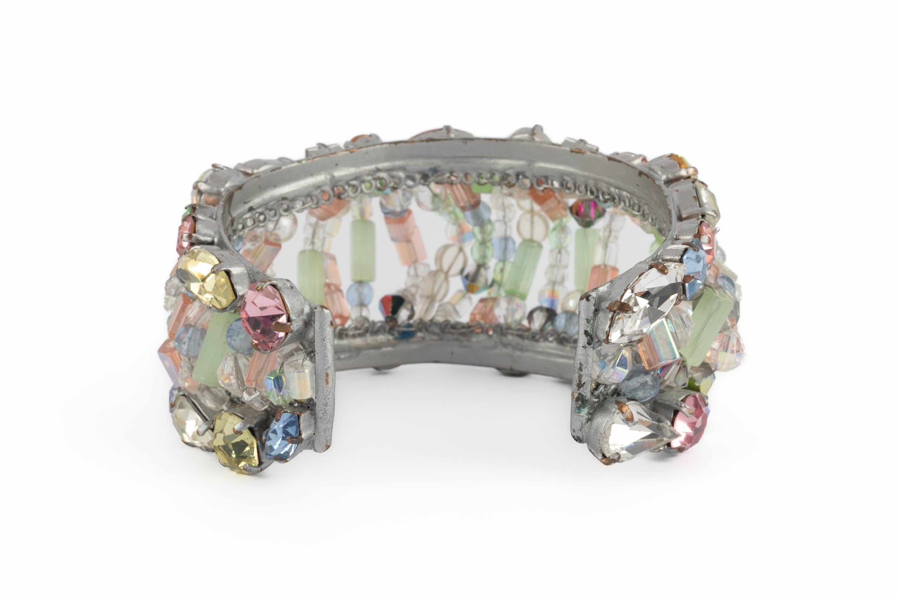 Pulsera de perlas Louis Féraud Desfile de moda en venta 1