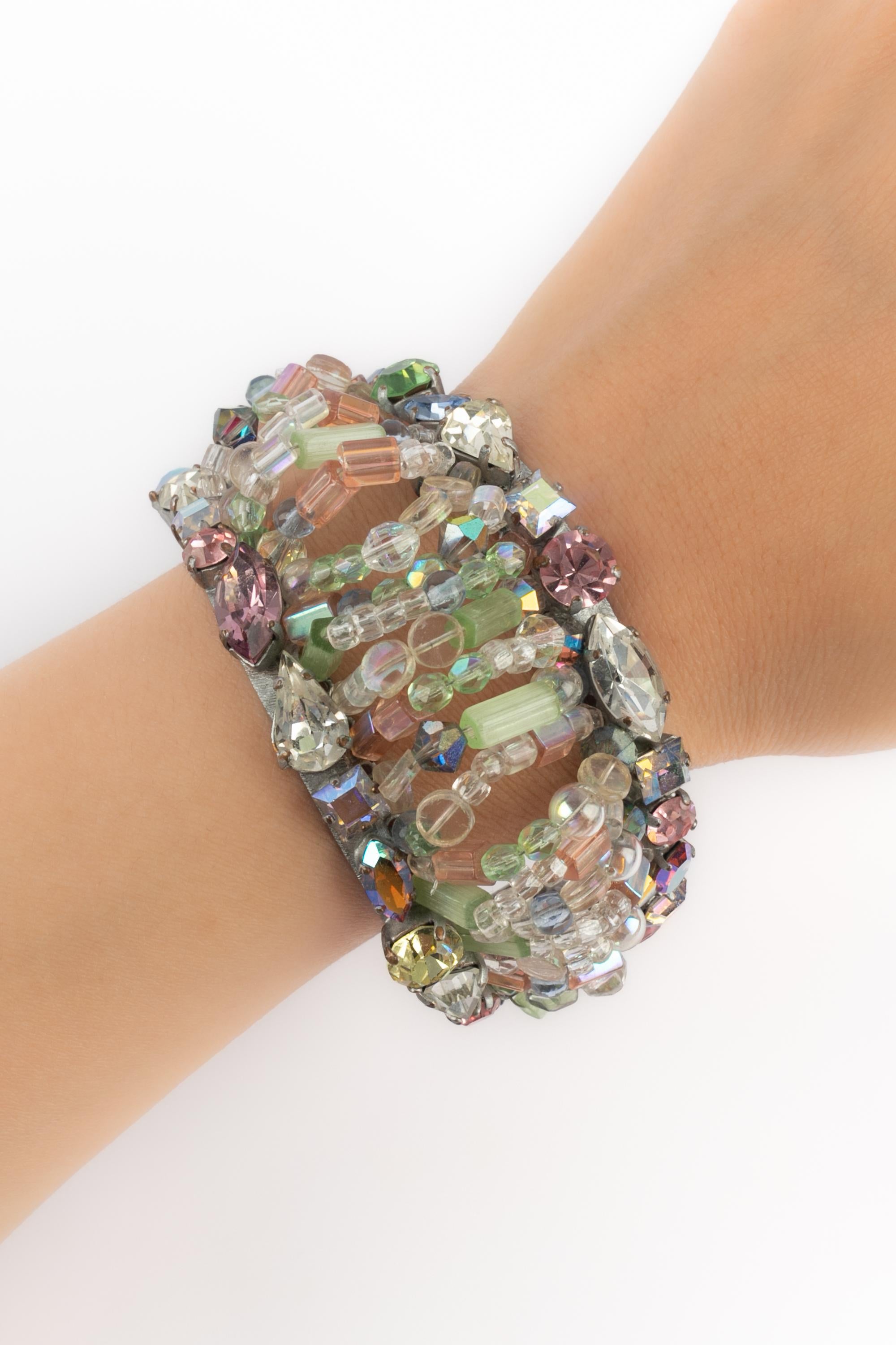 Pulsera de perlas Louis Féraud Desfile de moda en venta 4