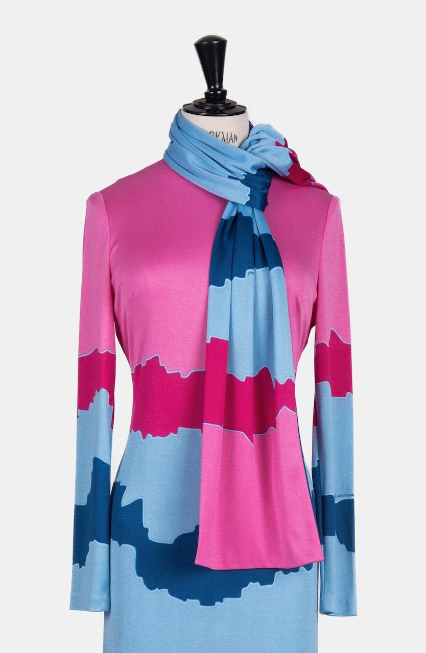 LOUIS FERAUD Pink Blue Purple Jersey Mod Maxi Dress With Matching Scarf, c. 1970 In Excellent Condition In Munich, DE