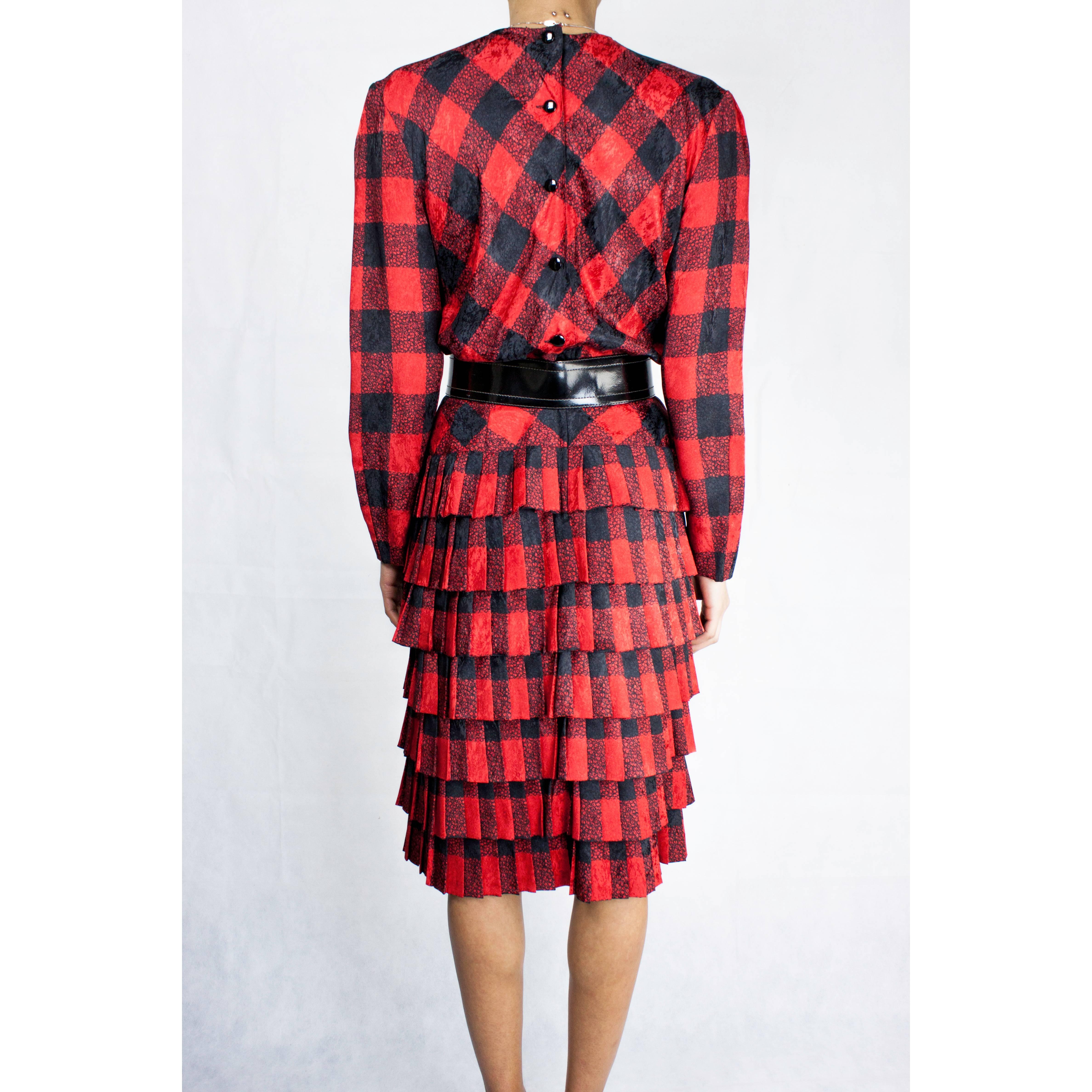 Louis Feraud red and tartan moiré evening dress, Circa 1980 In Excellent Condition For Sale In London, GB