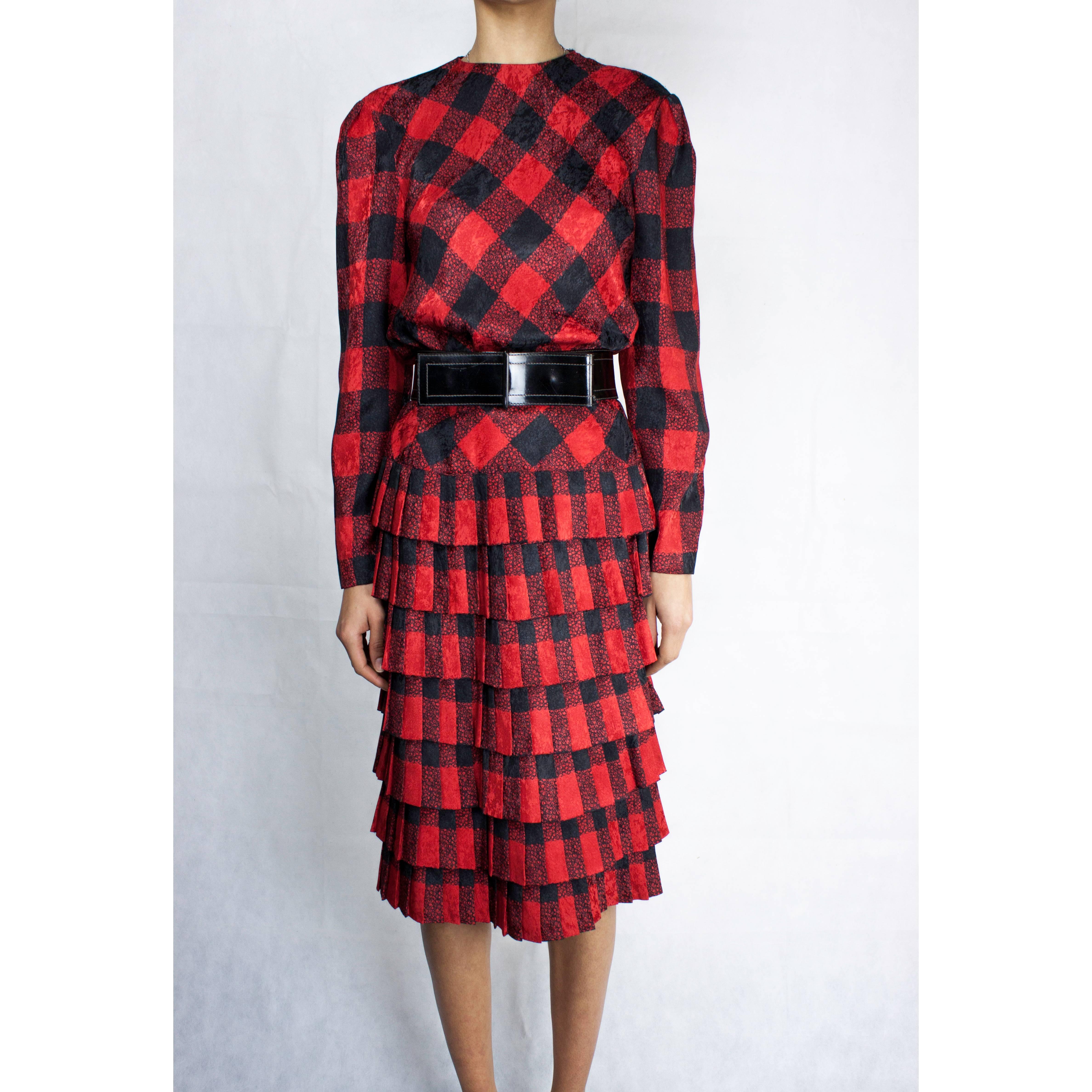 Louis Feraud red and tartan moiré evening dress, Circa 1980 For Sale 2