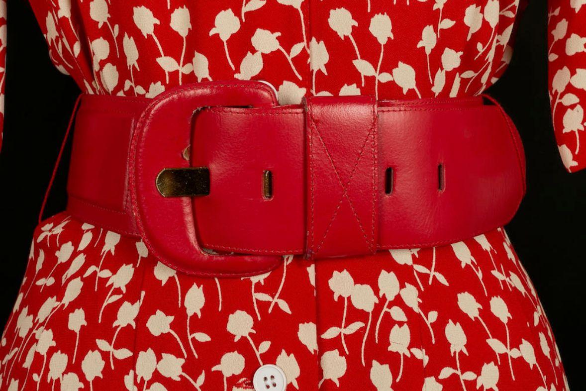 Louis Féraud Robe rouge avec ceinture en cuir rouge, taille 38FR en vente 6